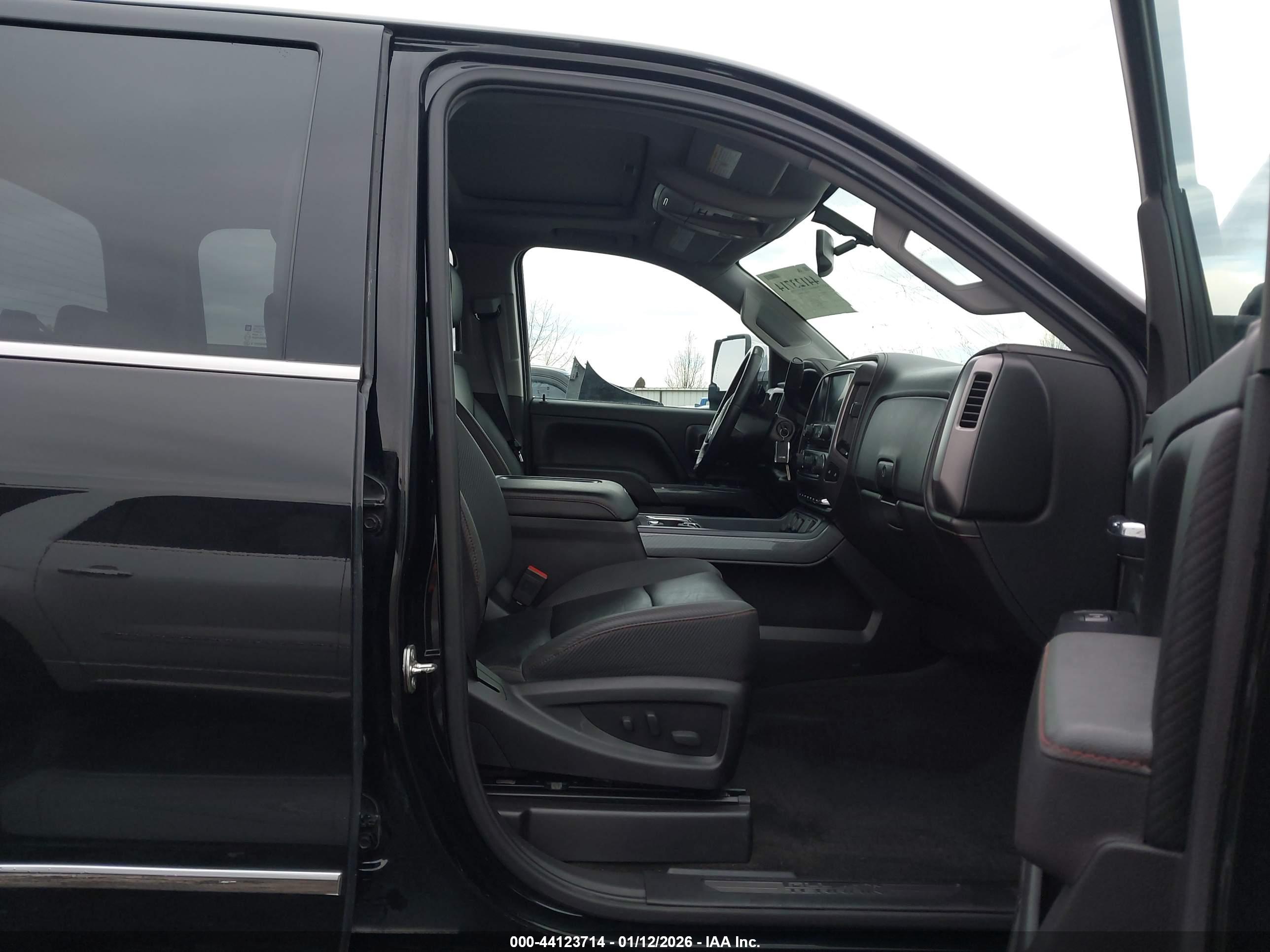 GMC SIERRA image 5