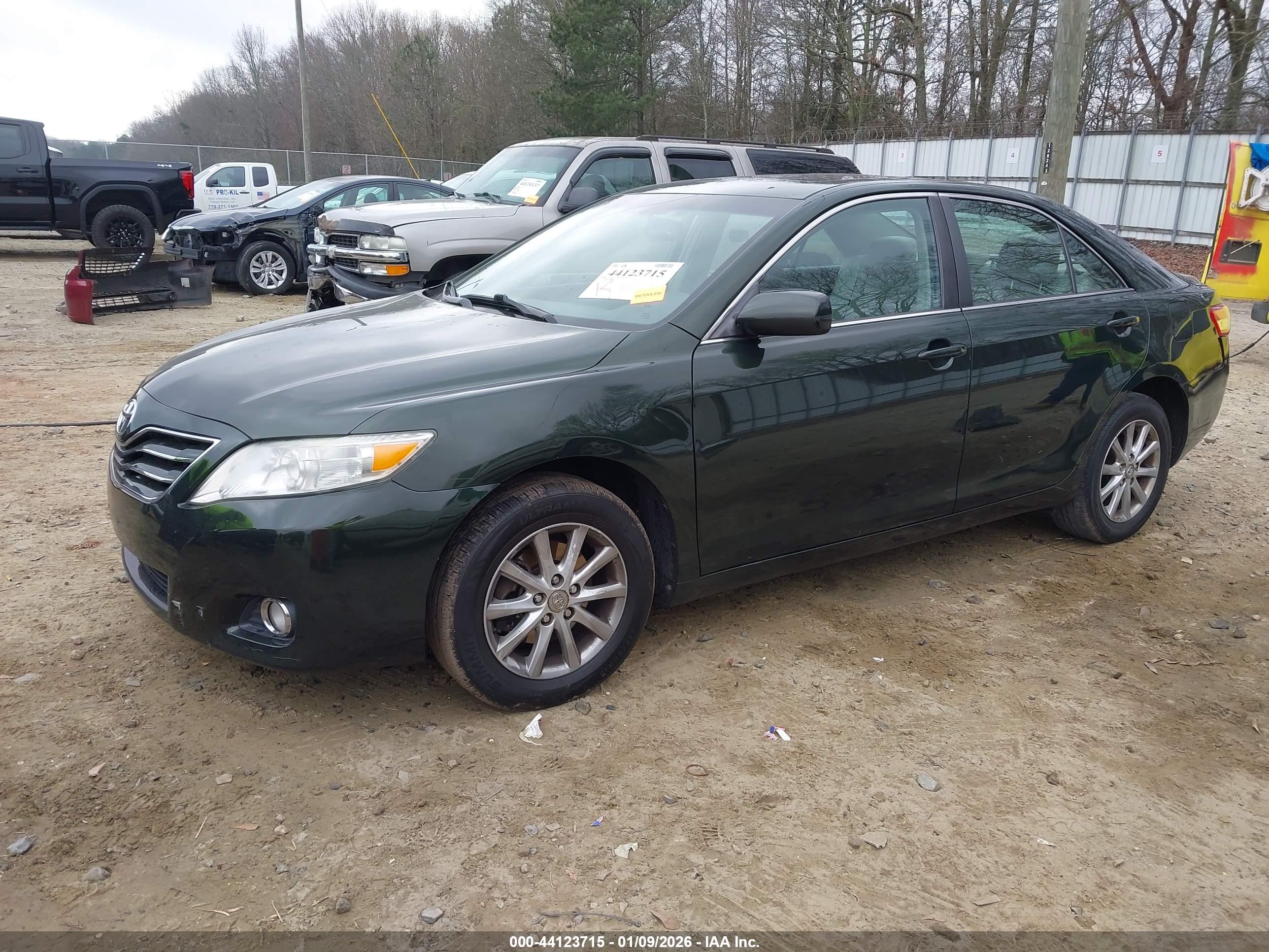 TOYOTA CAMRY image 2
