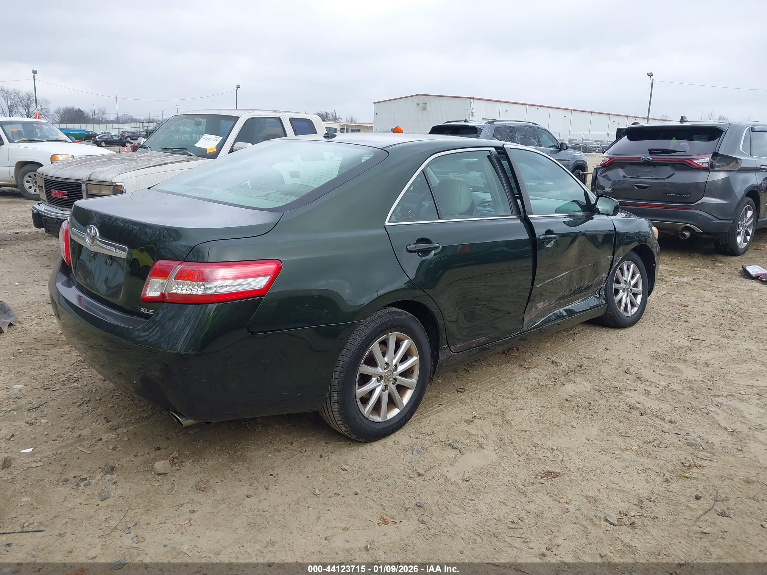 TOYOTA CAMRY image 4