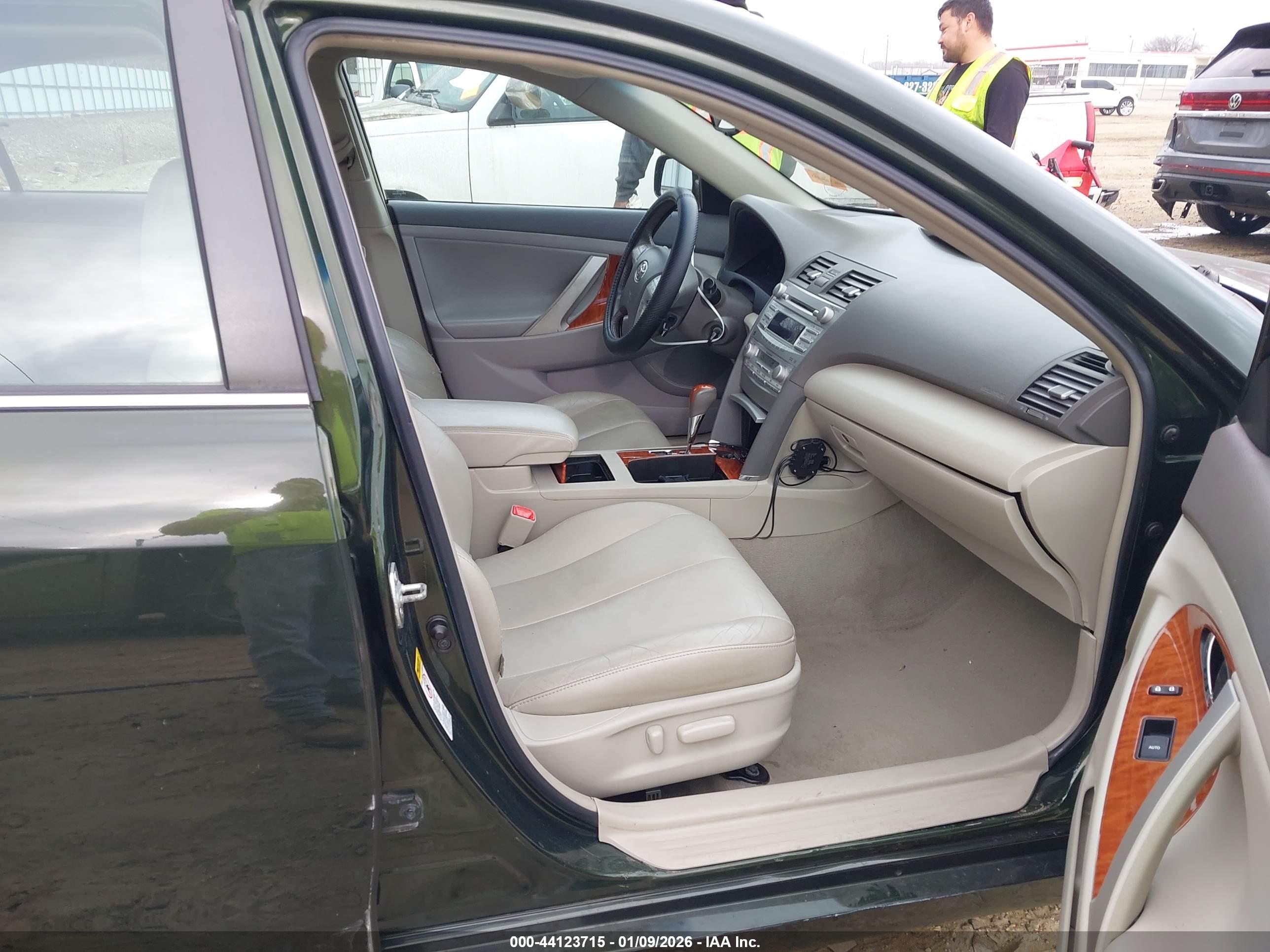 TOYOTA CAMRY image 5
