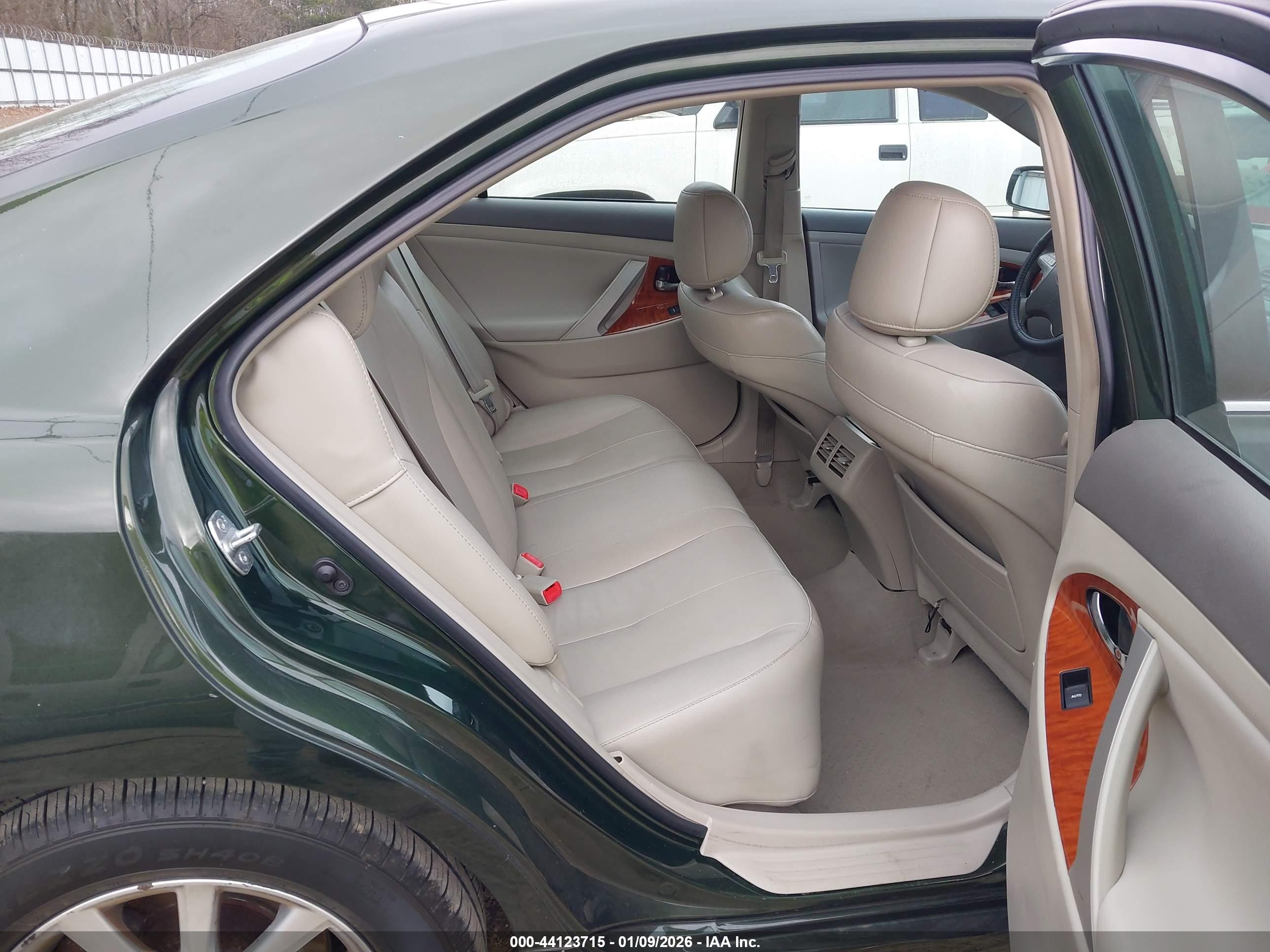 TOYOTA CAMRY image 8