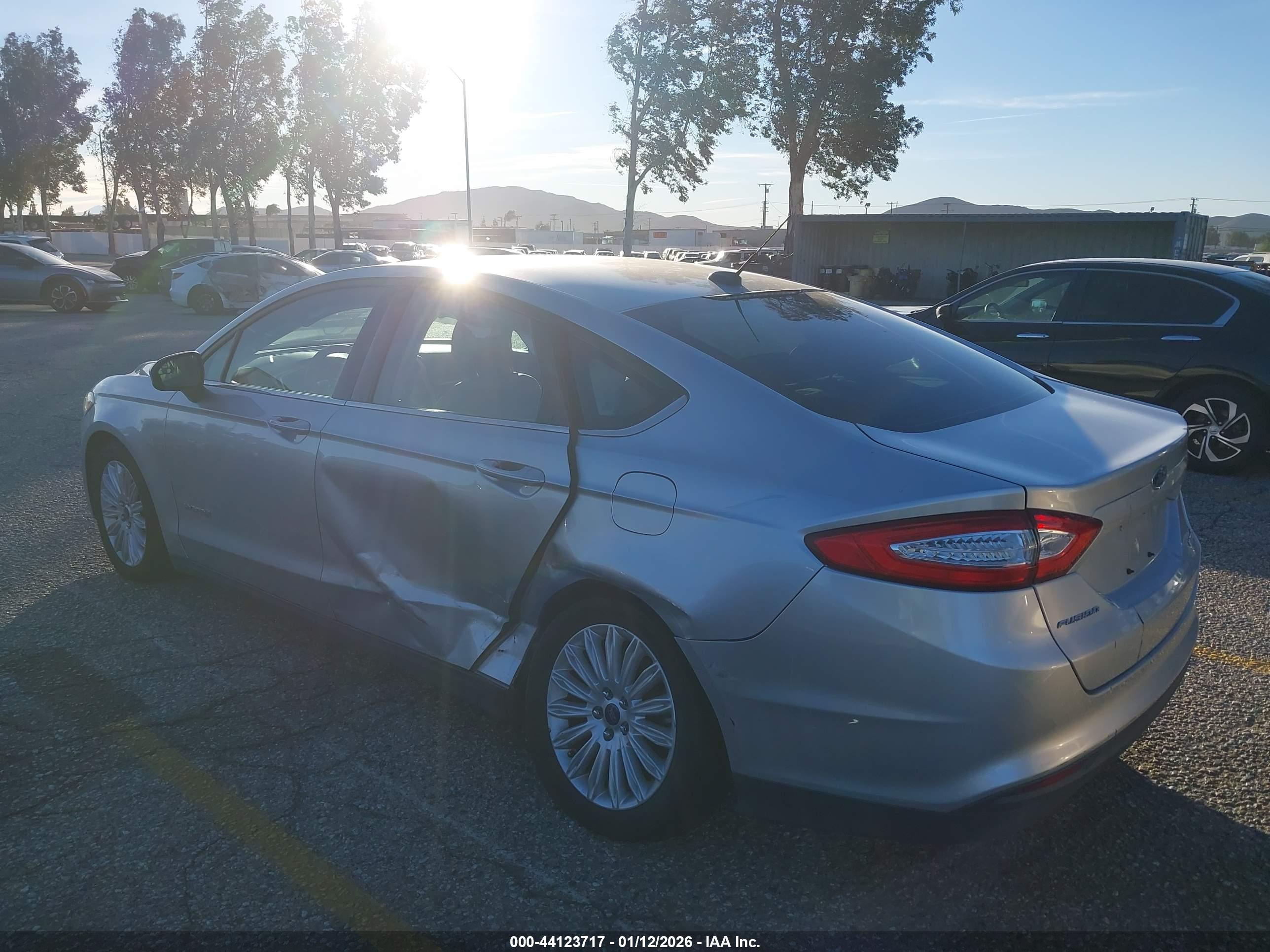 FORD FUSION image 3