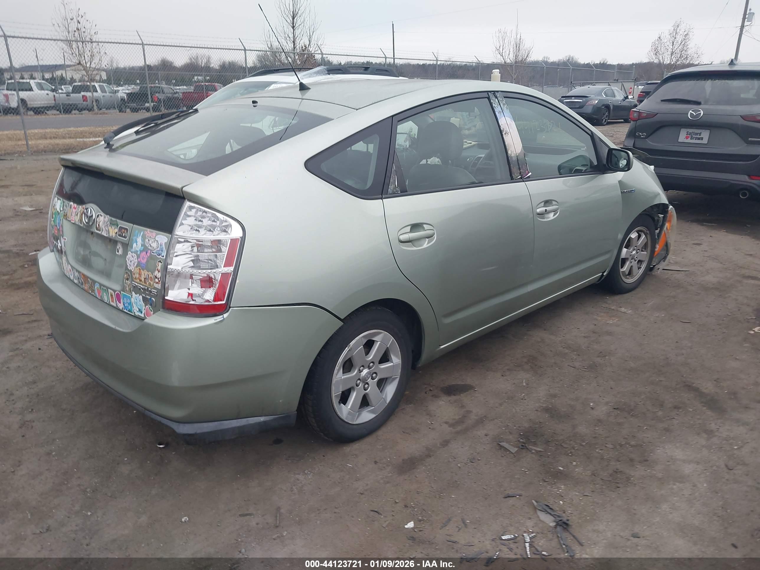TOYOTA PRIUS image 4