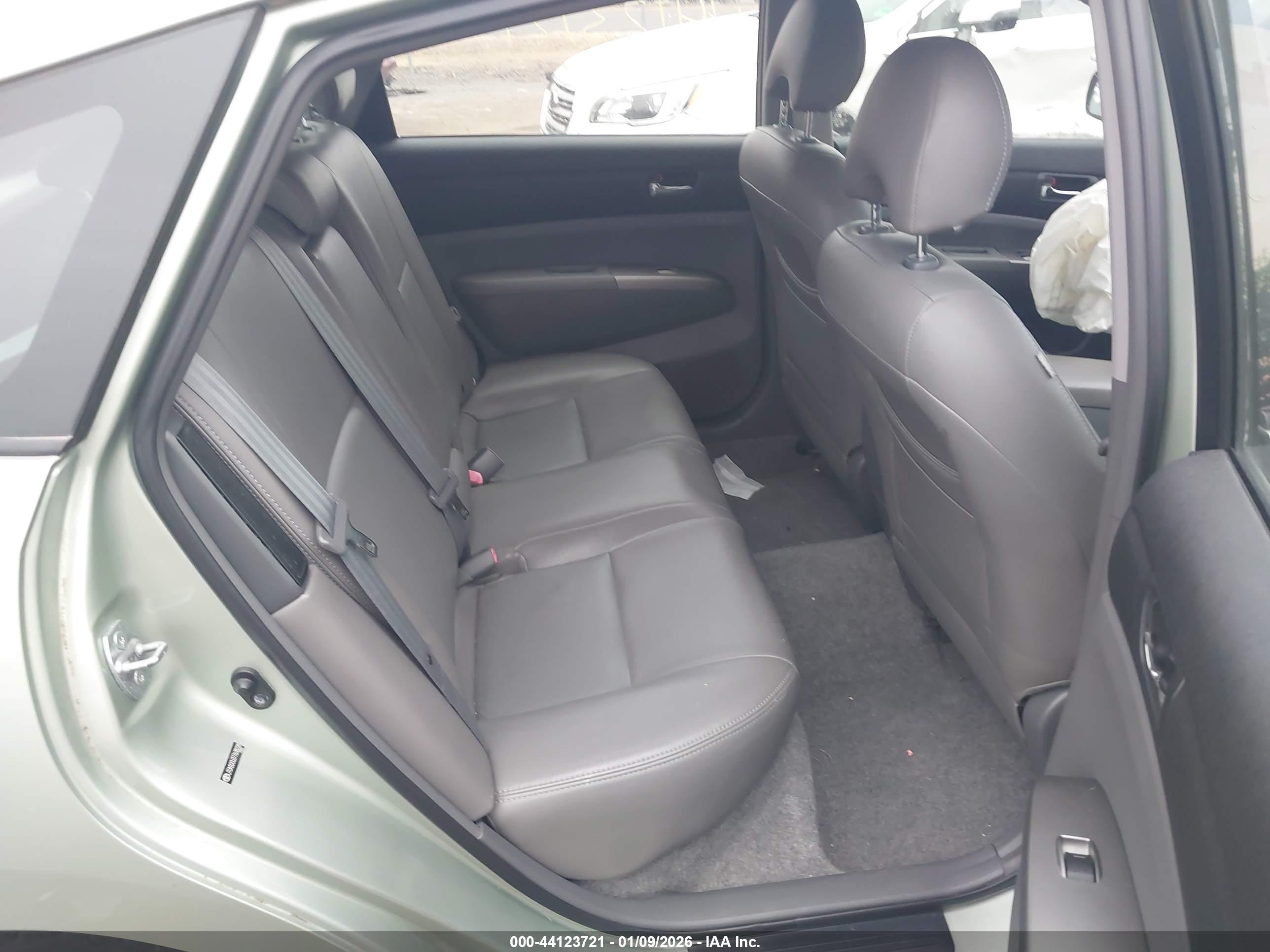 TOYOTA PRIUS image 8