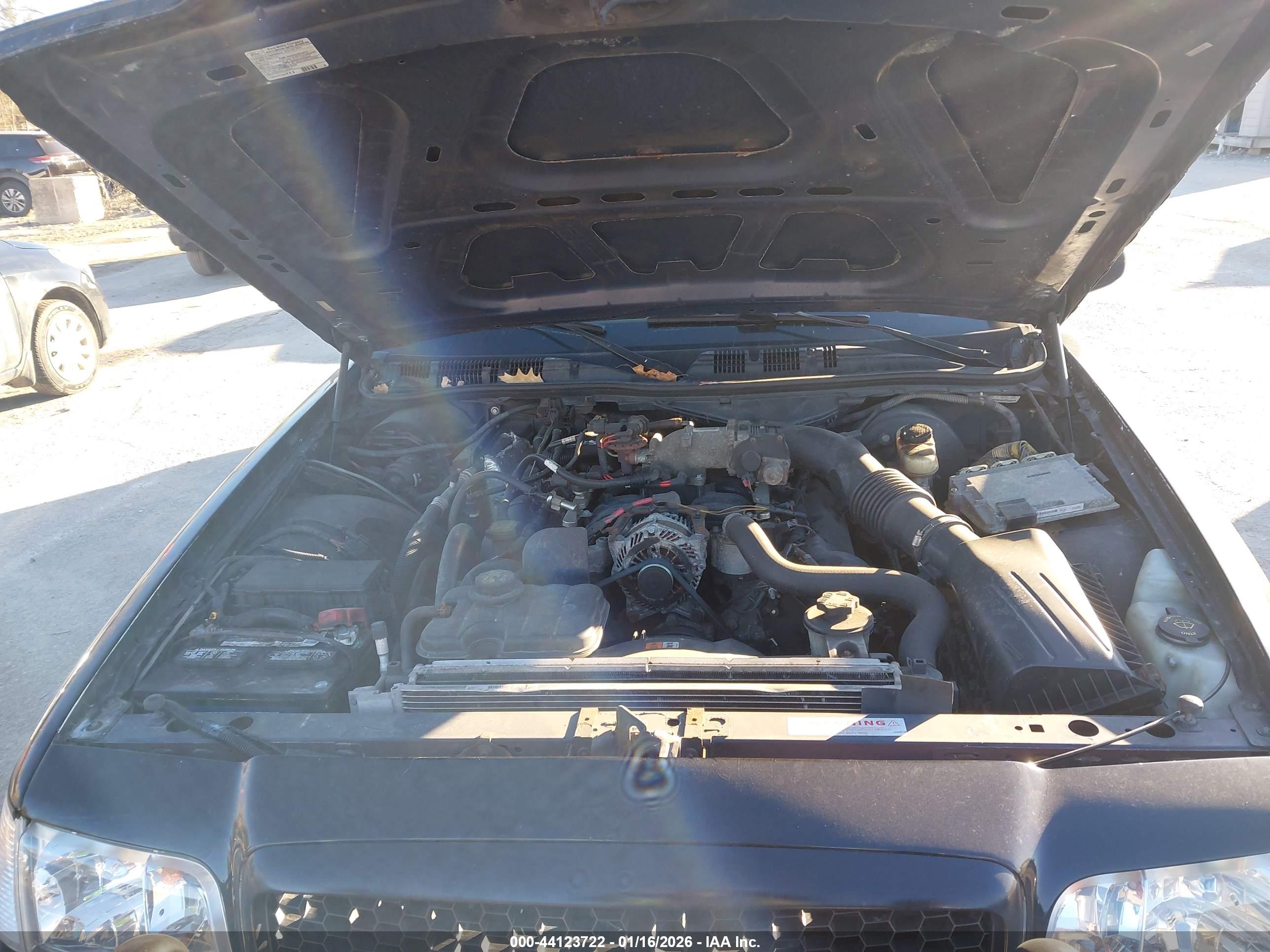FORD CROWN image 10