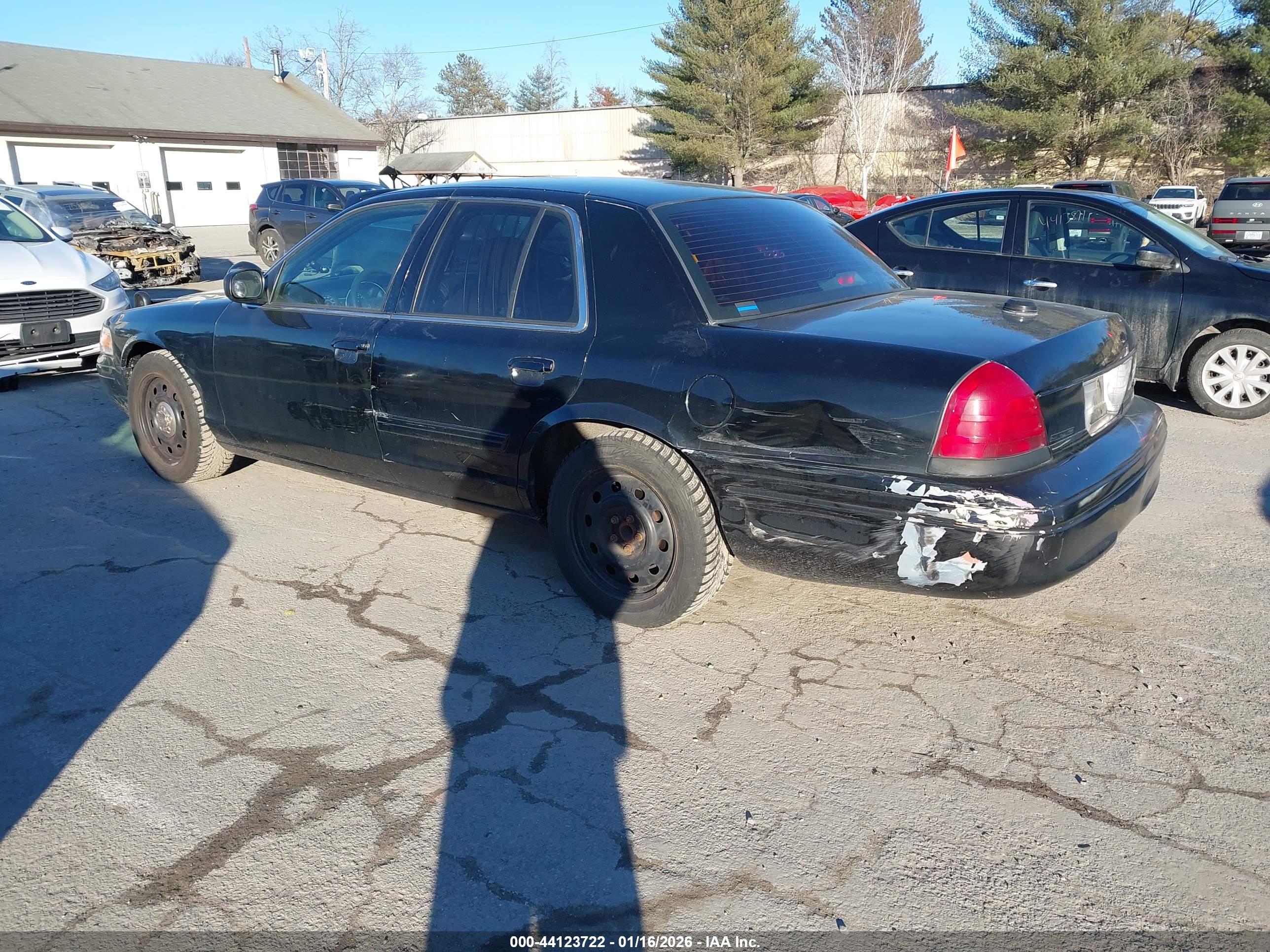 FORD CROWN image 3