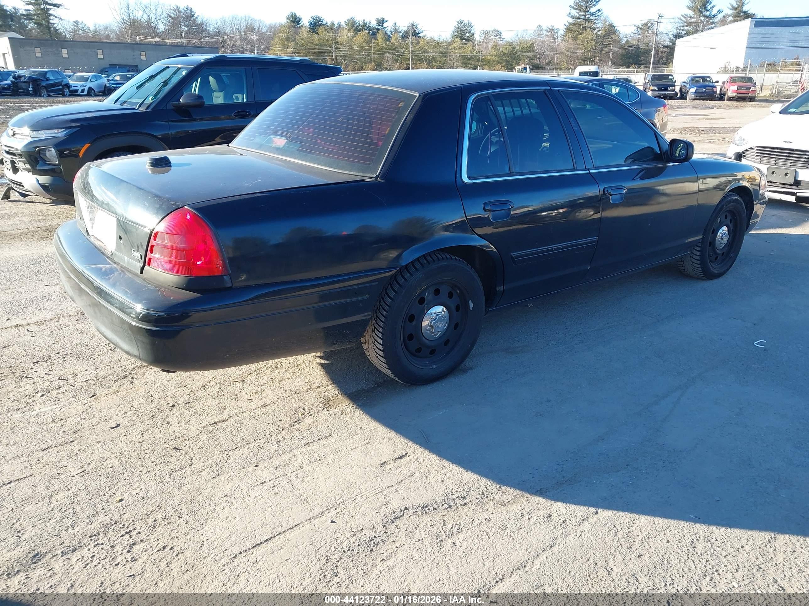 FORD CROWN image 4