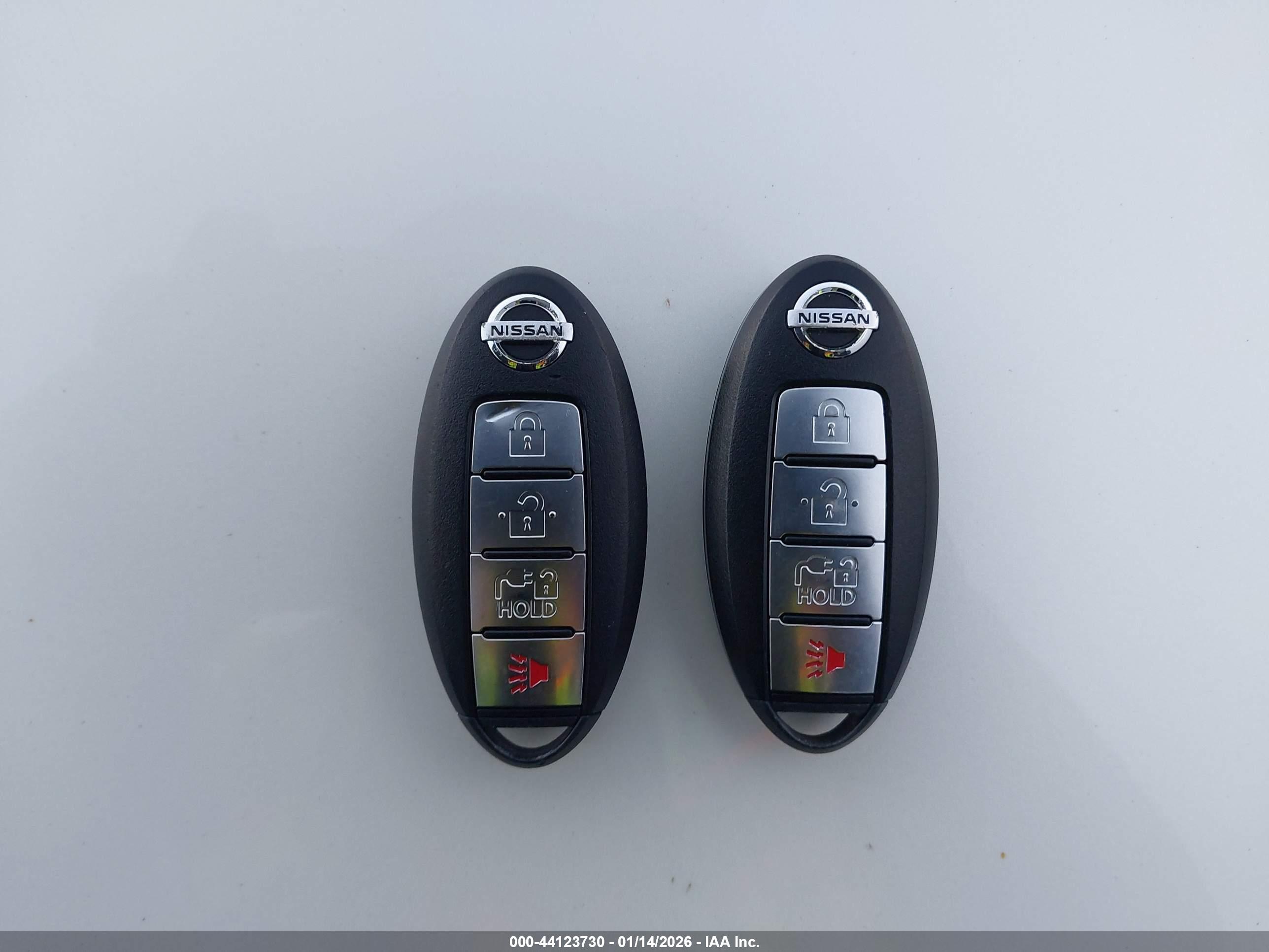 NISSAN LEAF image 11