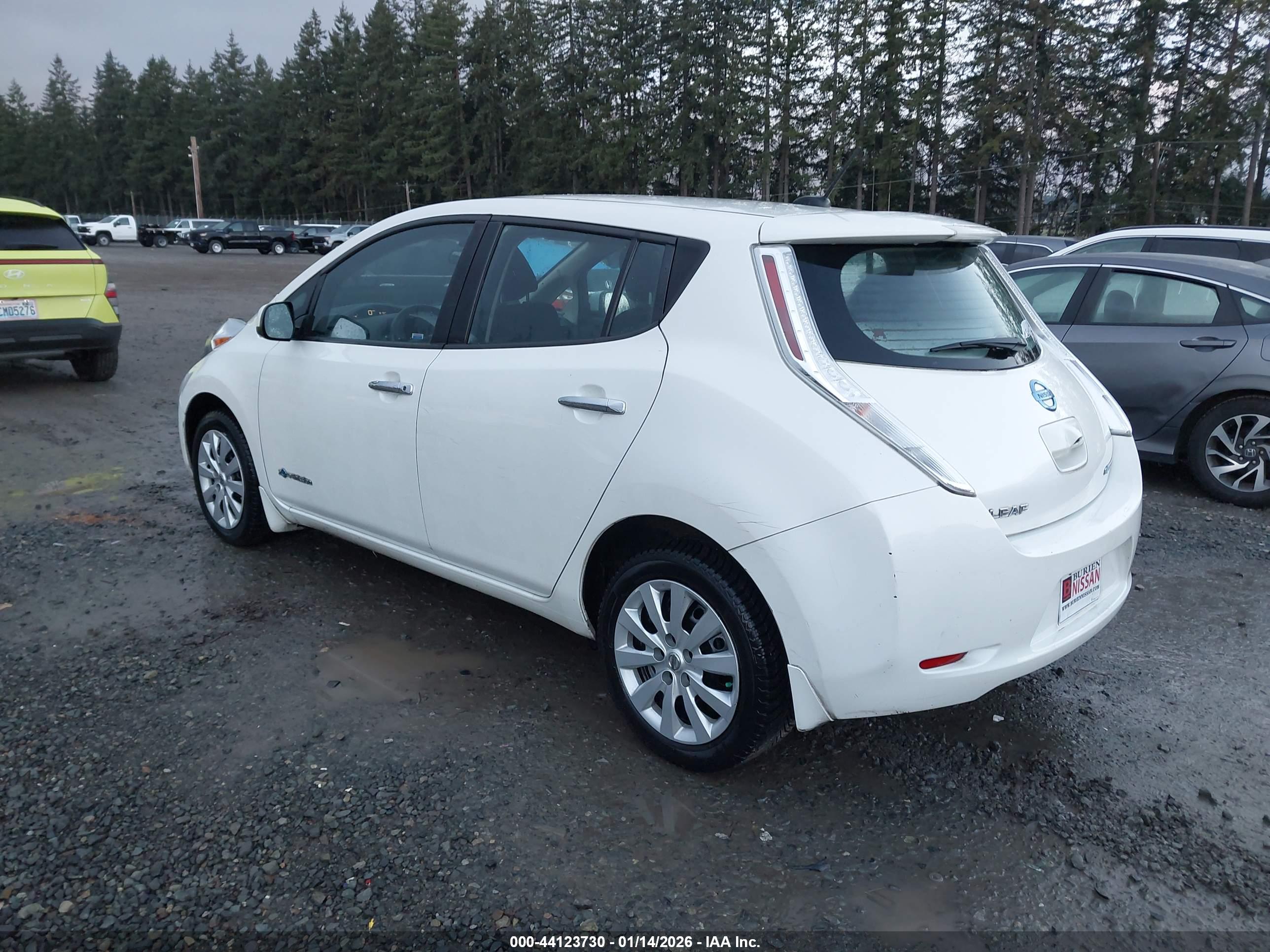 NISSAN LEAF image 3