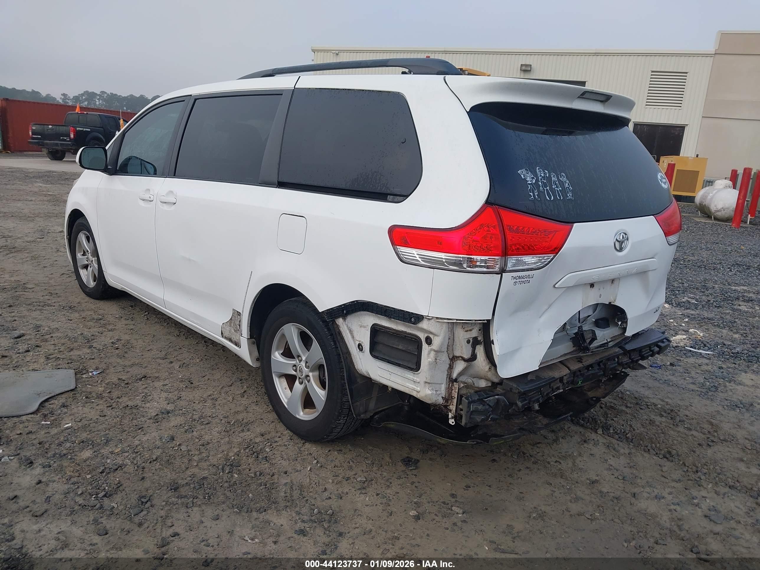 TOYOTA SIENNA image 3