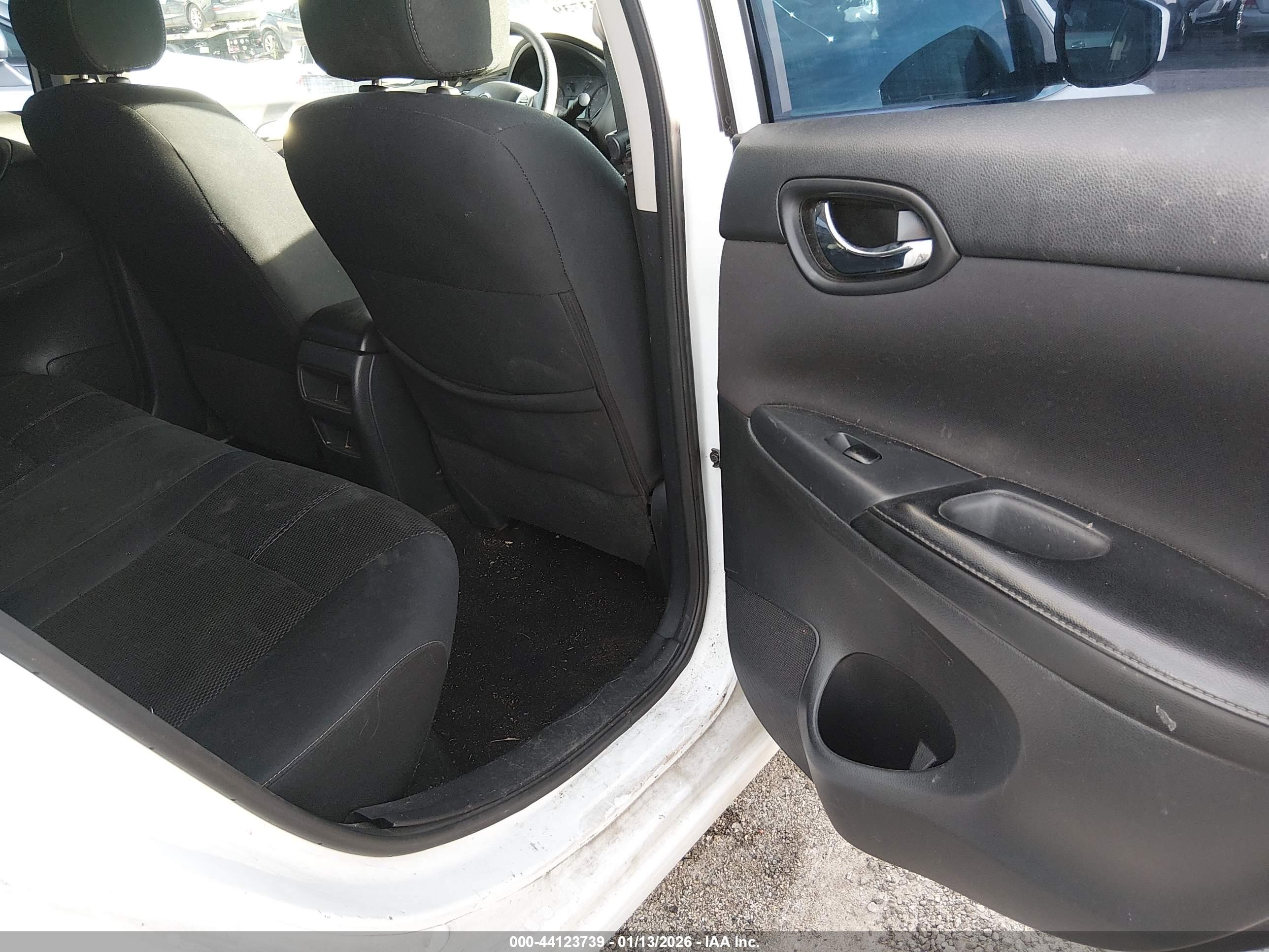NISSAN SENTRA image 8