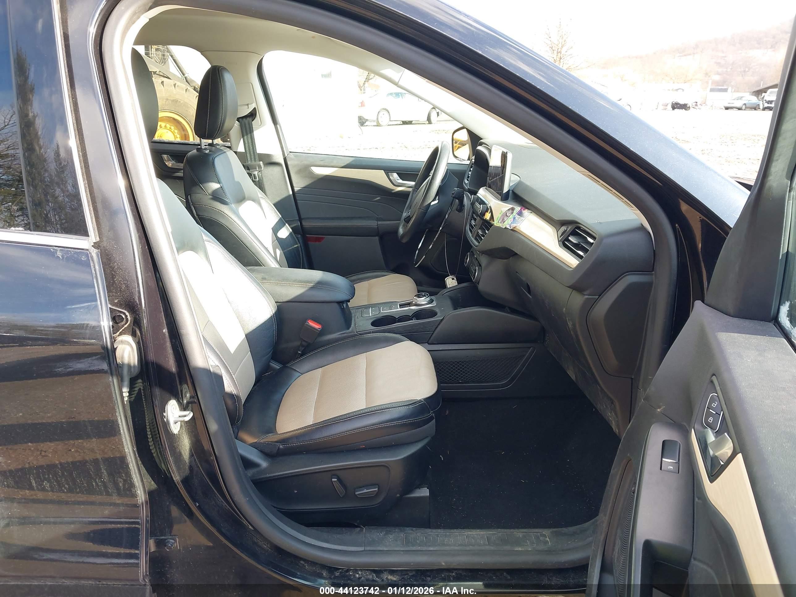 FORD ESCAPE image 5