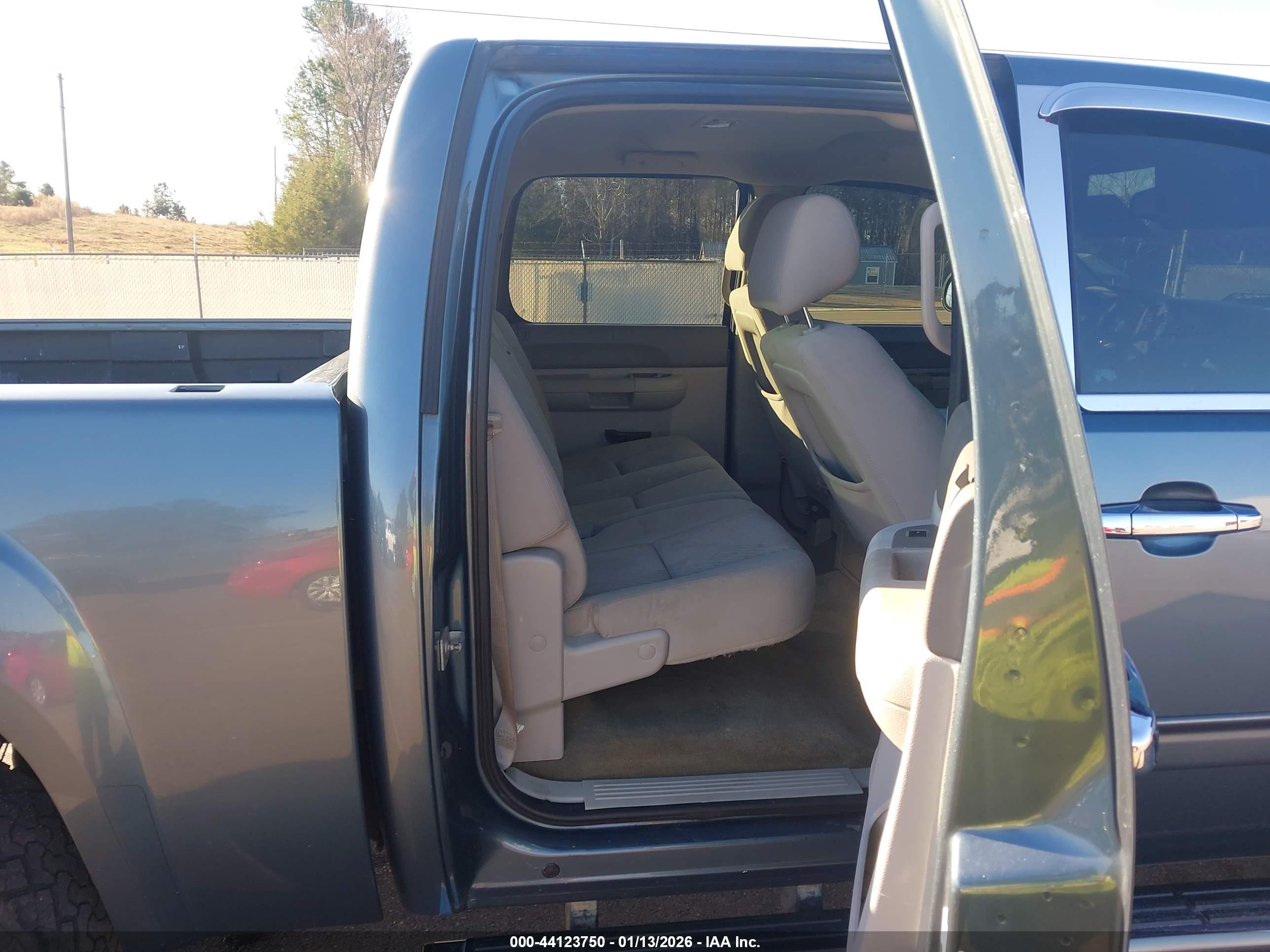 GMC SIERRA image 8