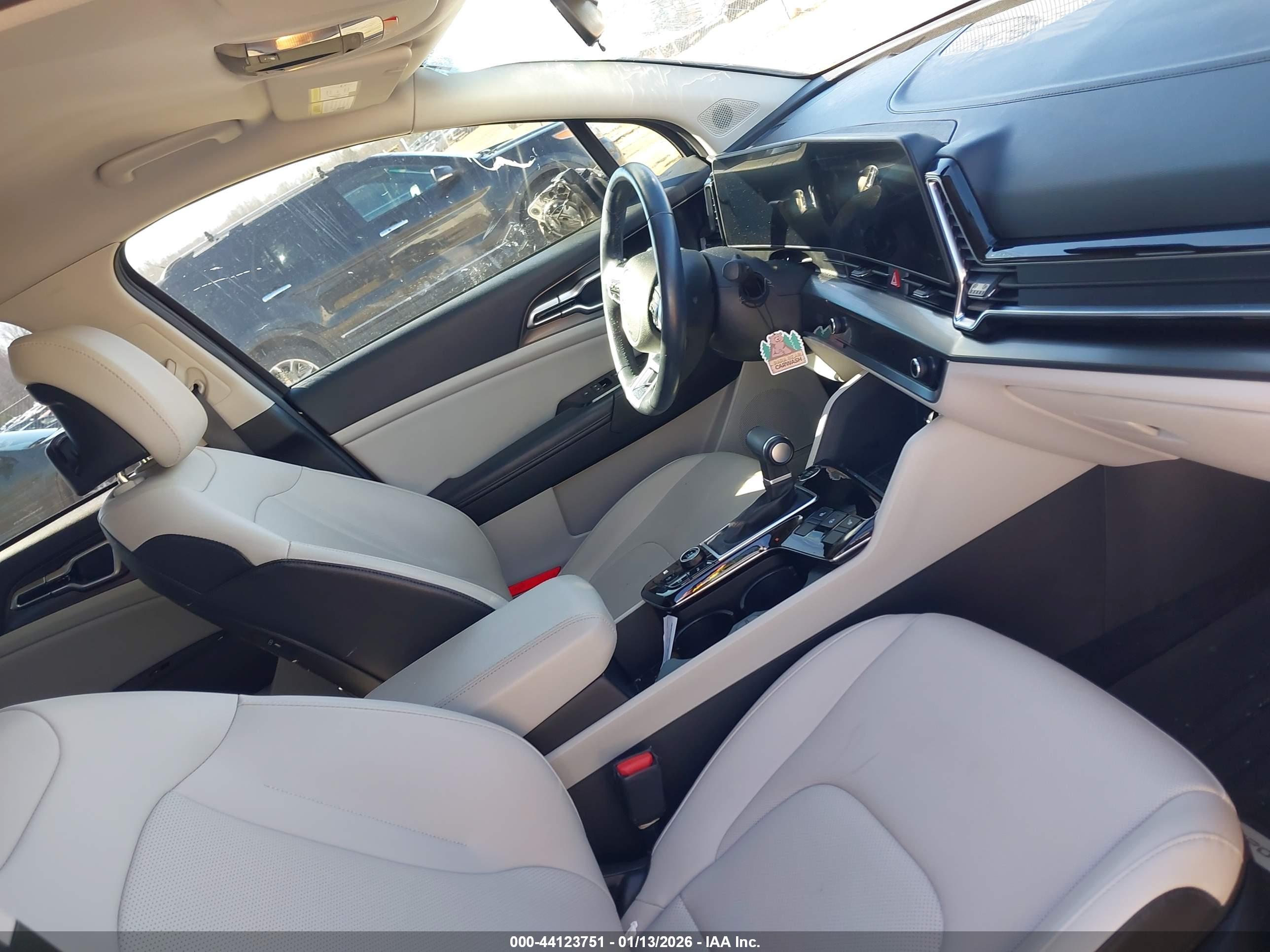 KIA SPORTAGE image 5