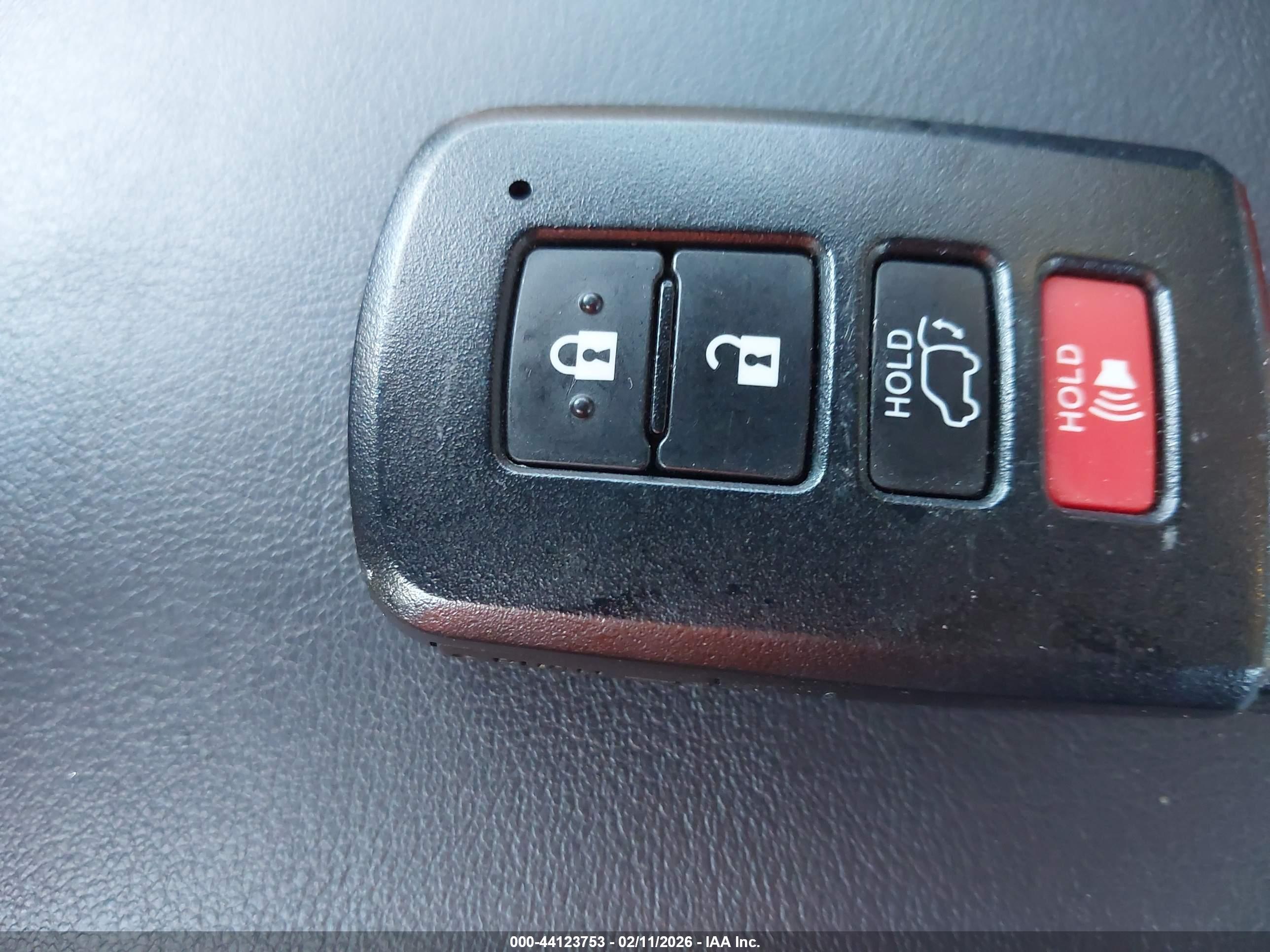 TOYOTA RAV4 image 11
