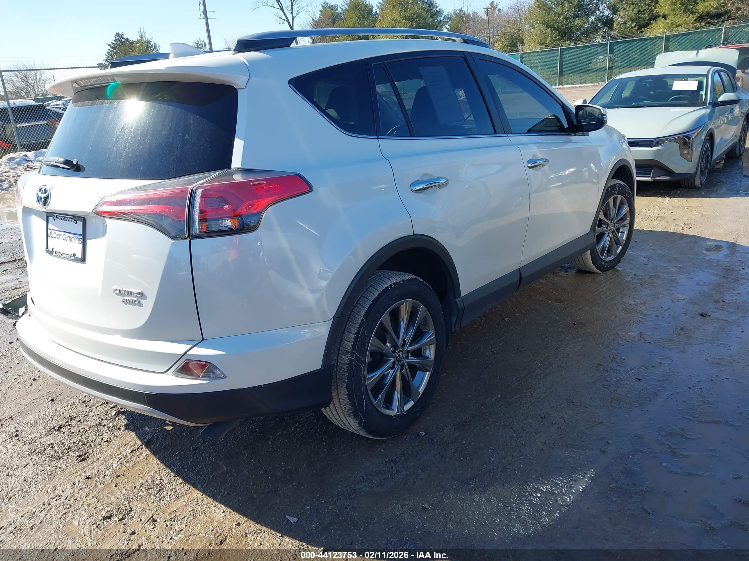 TOYOTA RAV4 image 4