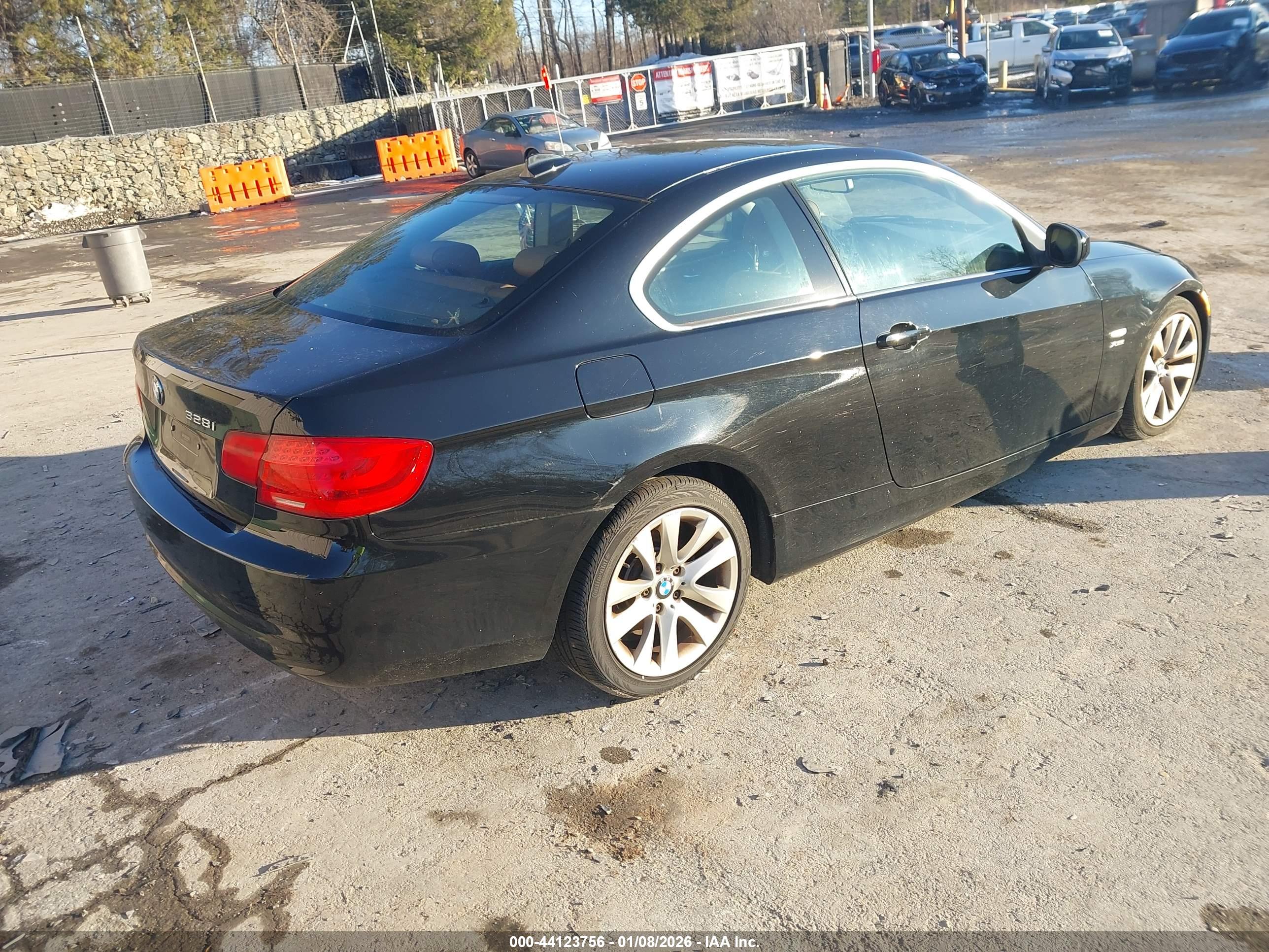 BMW 328I image 4
