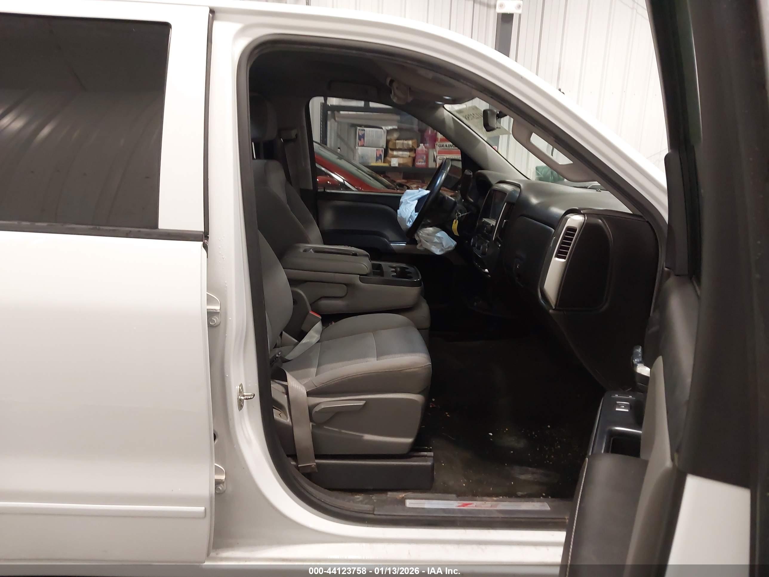 CHEVROLET SILVERADO image 5
