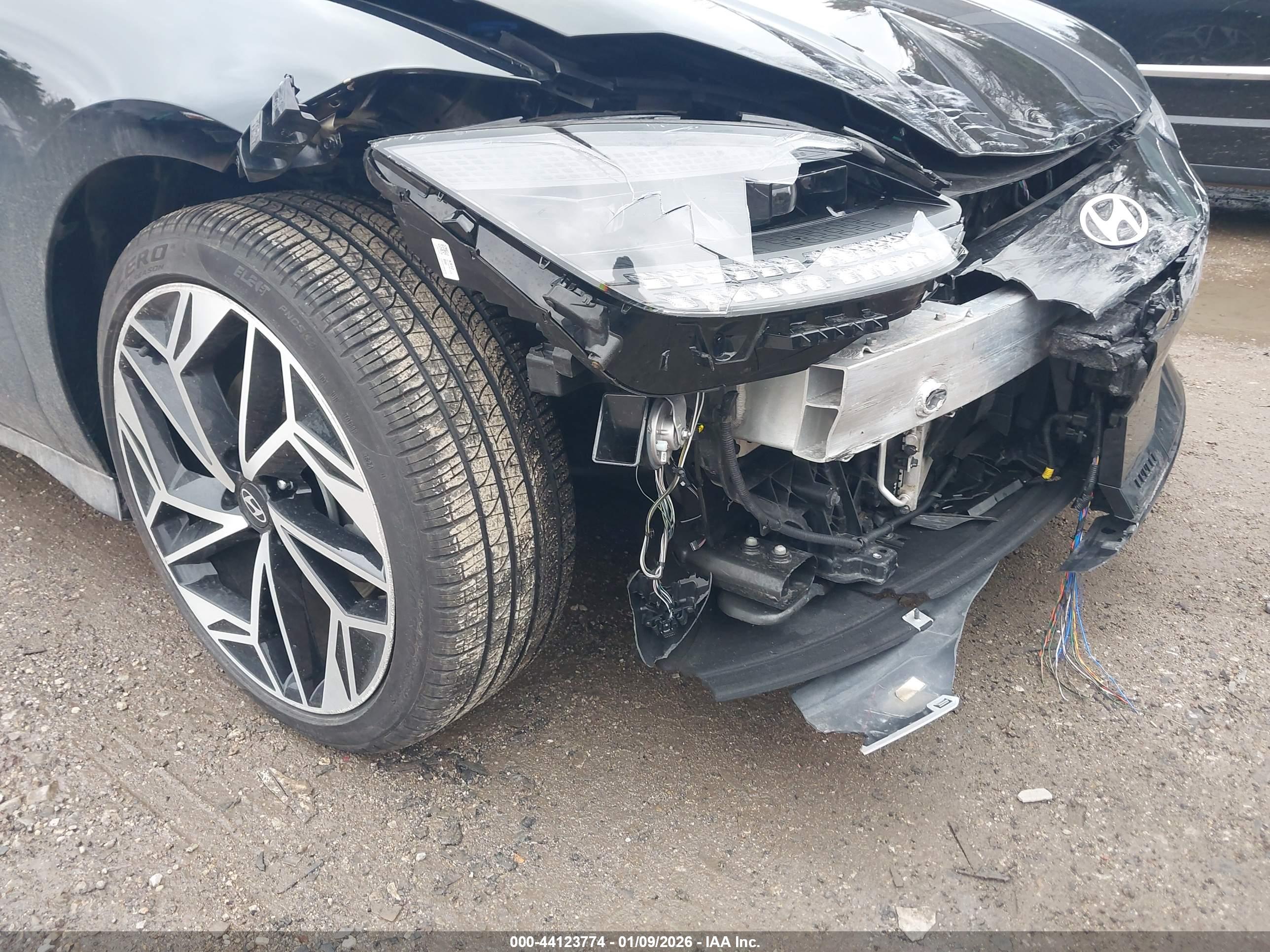HYUNDAI IONIQ image 6