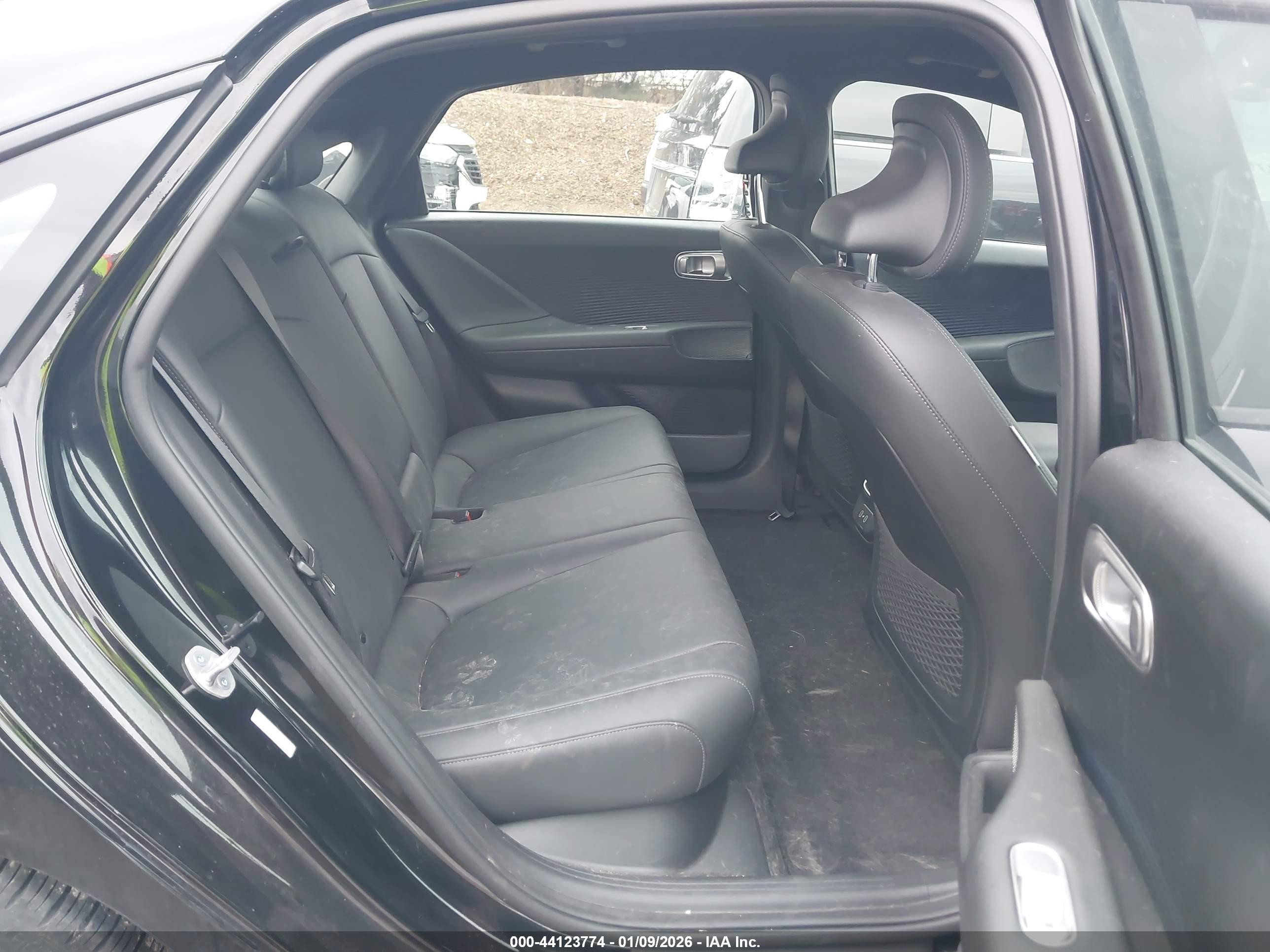 HYUNDAI IONIQ image 8