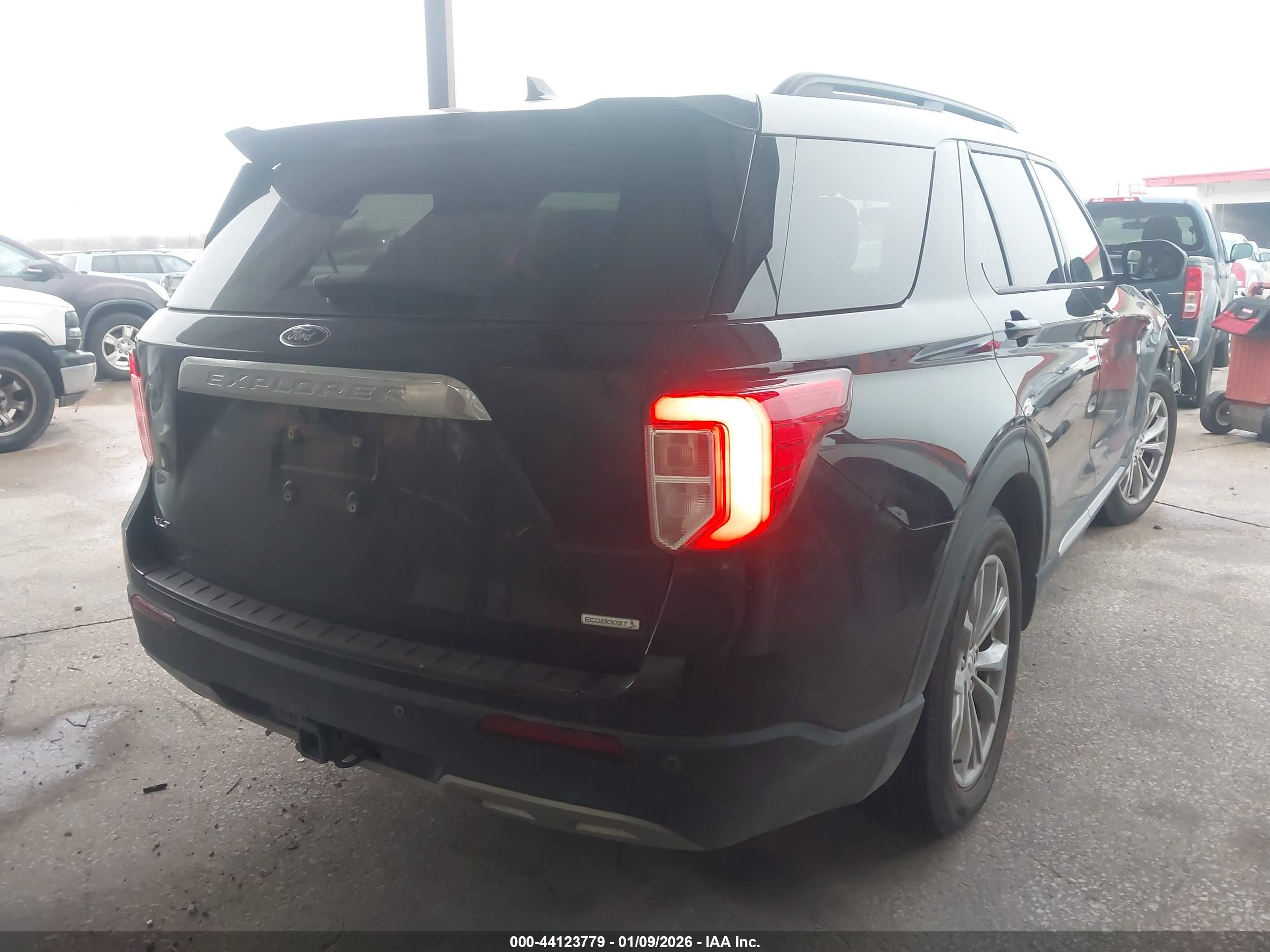 FORD EXPLORER image 4