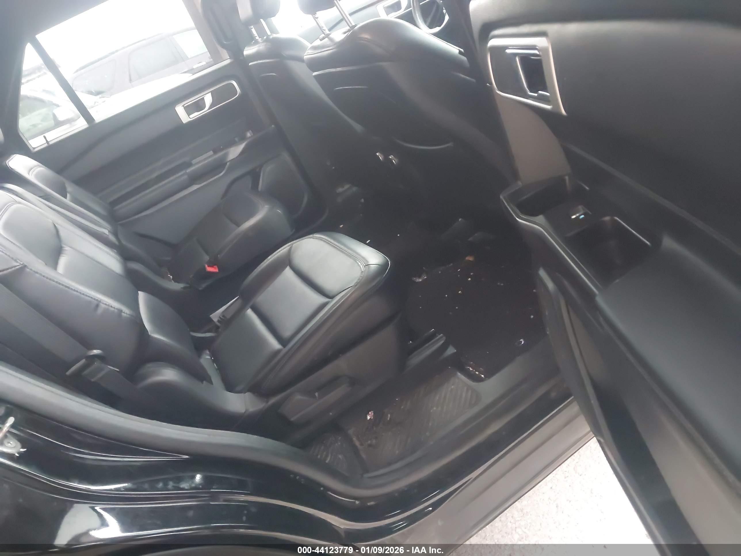 FORD EXPLORER image 8