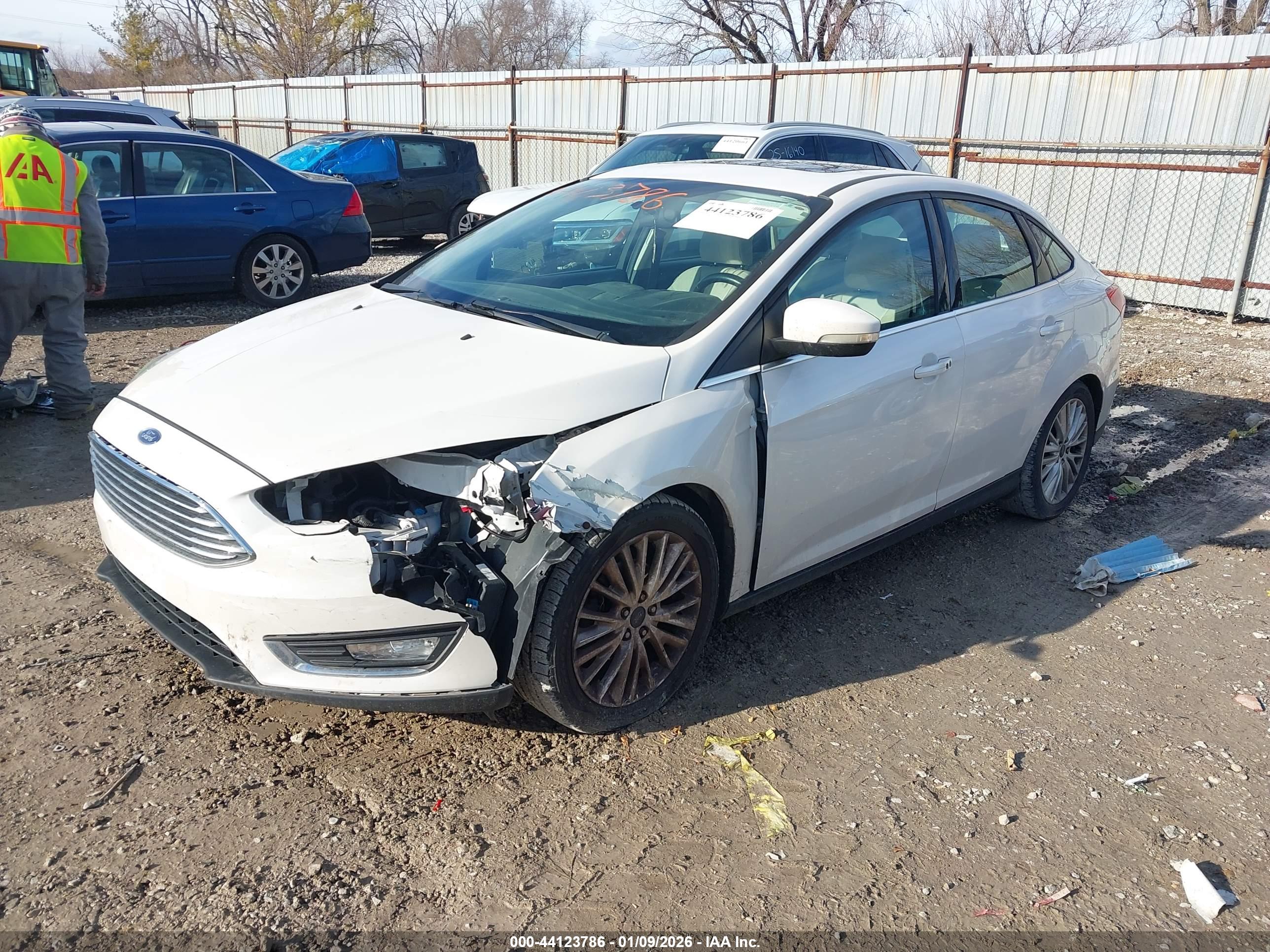 FORD FOCUS image 2