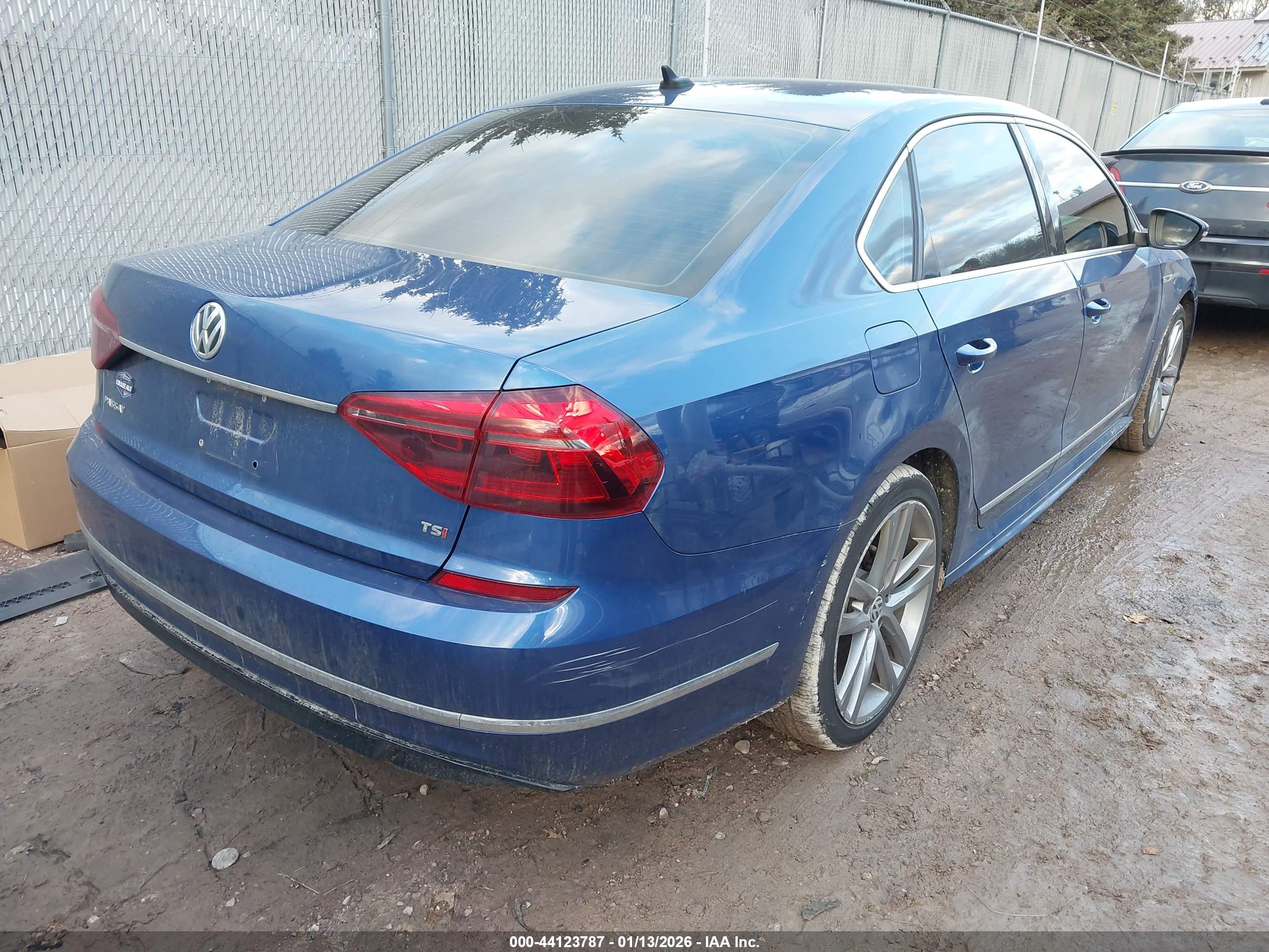 VOLKSWAGEN PASSAT image 4