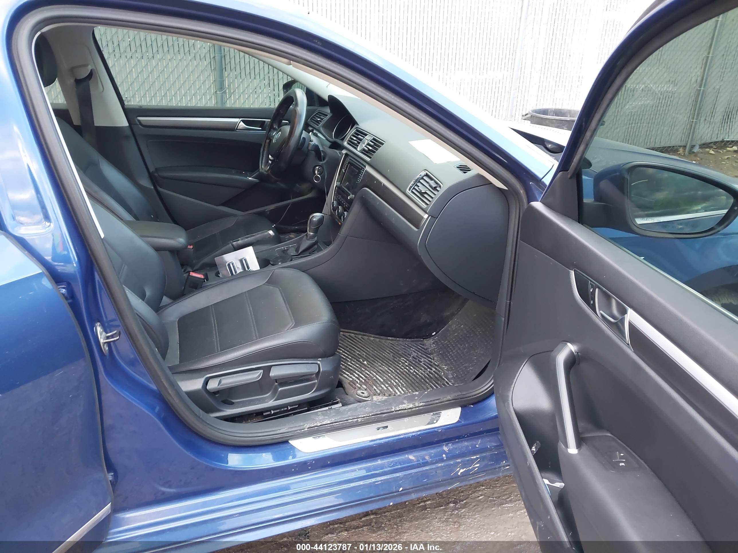 VOLKSWAGEN PASSAT image 5