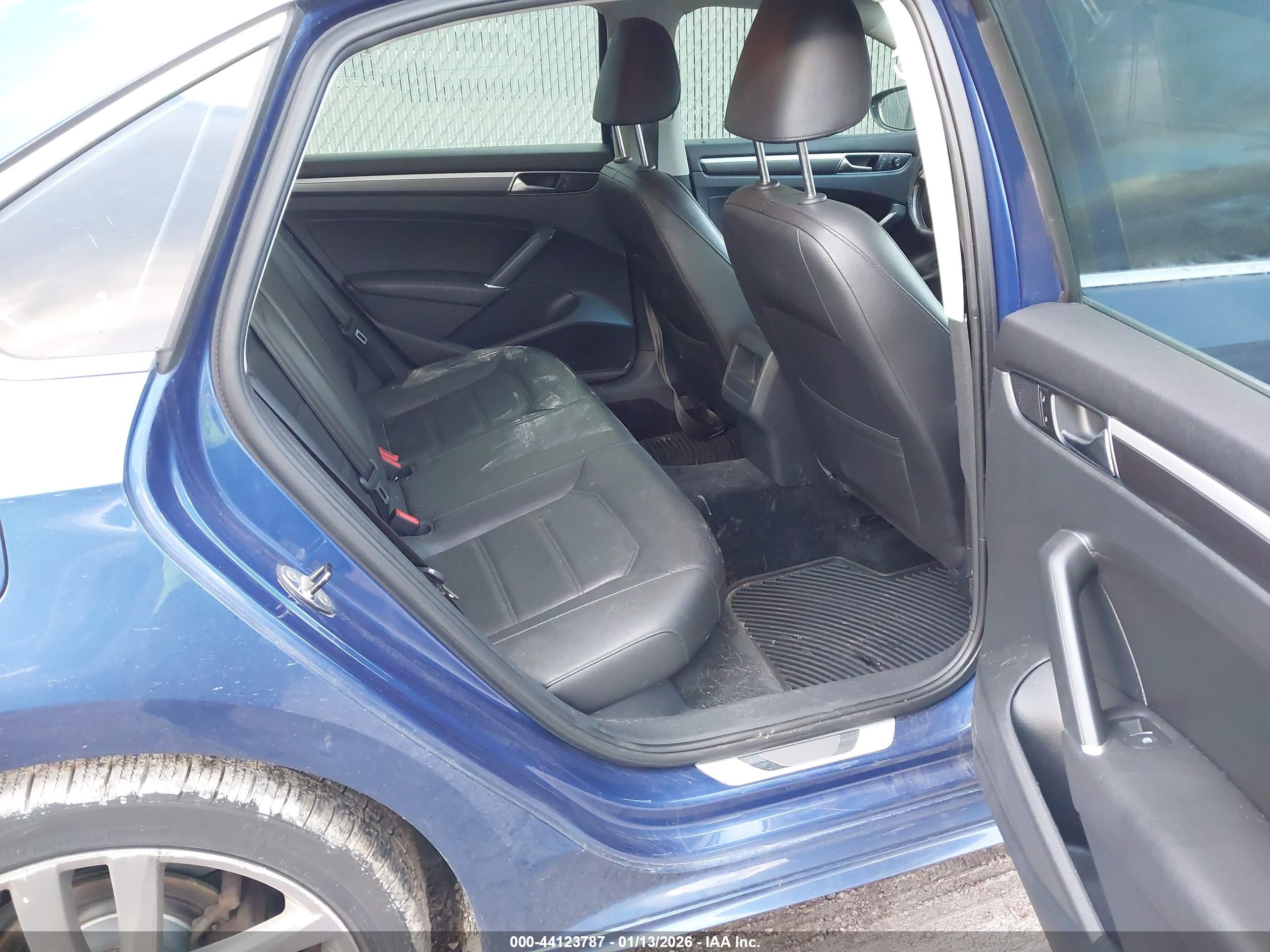 VOLKSWAGEN PASSAT image 8