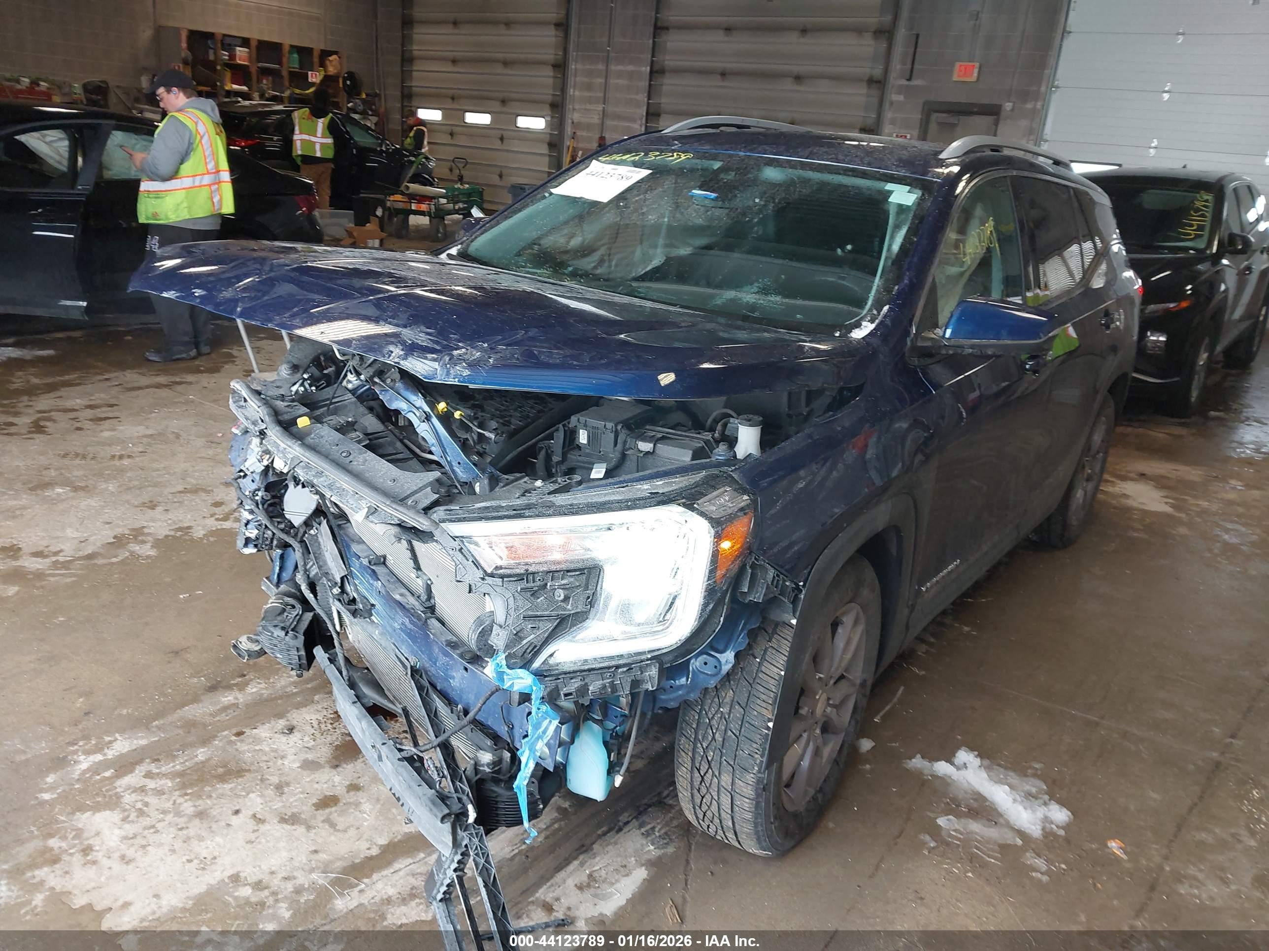 GMC TERRAIN image 2