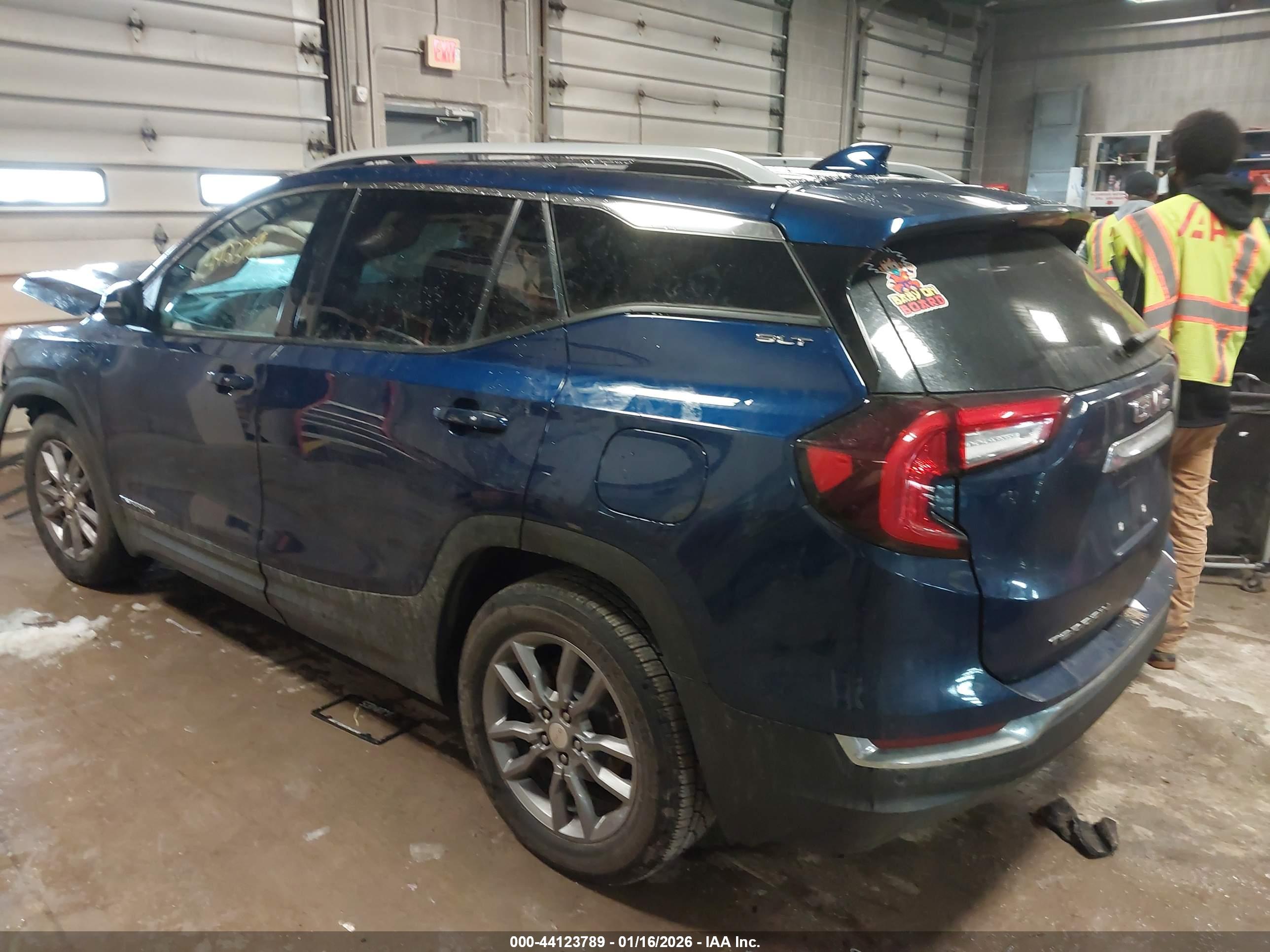 GMC TERRAIN image 3