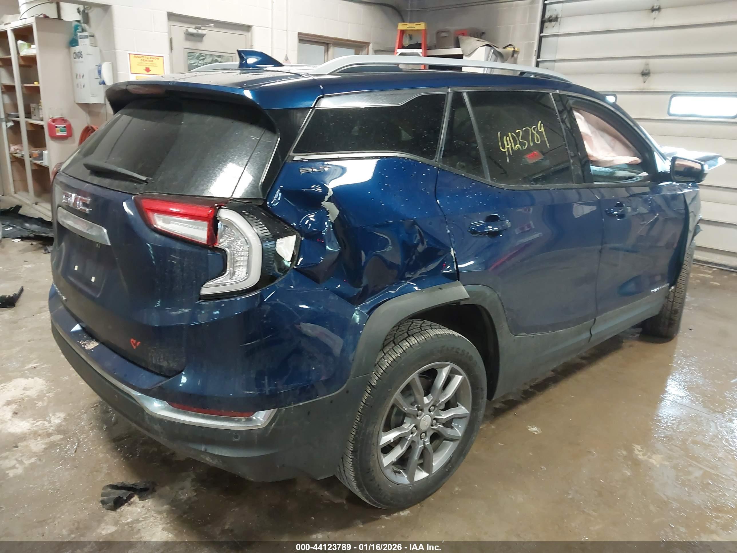 GMC TERRAIN image 4