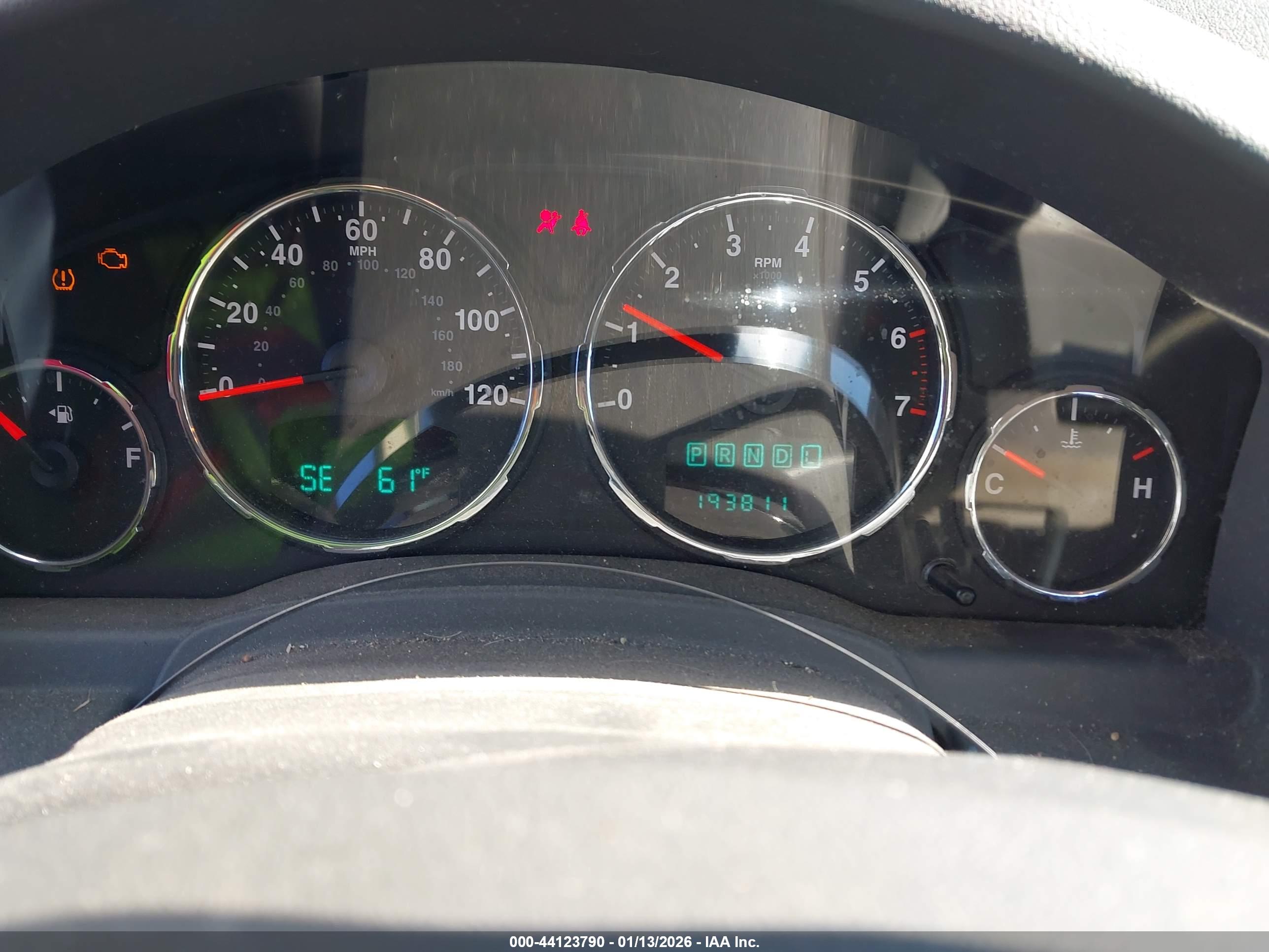JEEP LIBERTY image 7