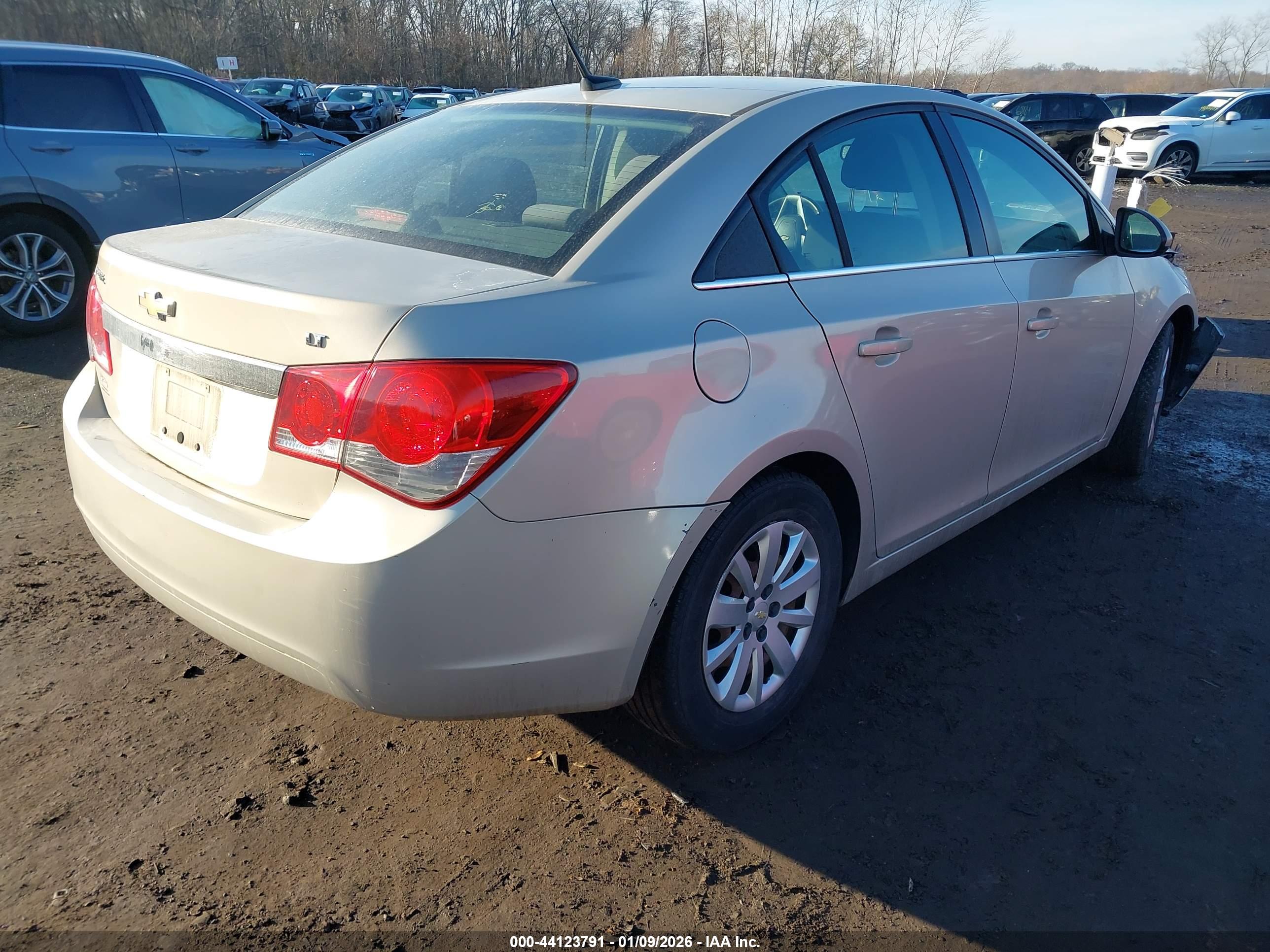 CHEVROLET CRUZE image 4