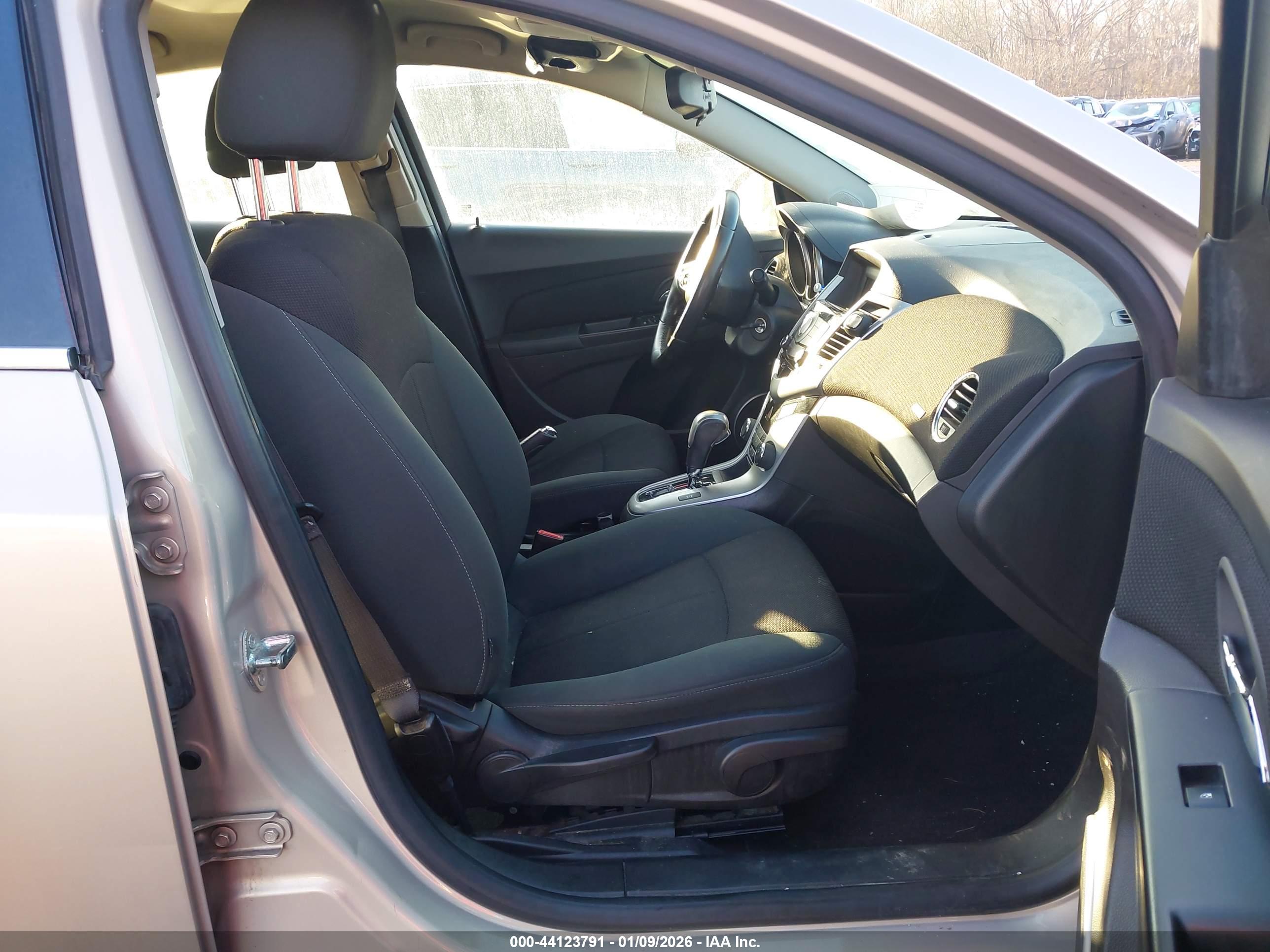 CHEVROLET CRUZE image 5