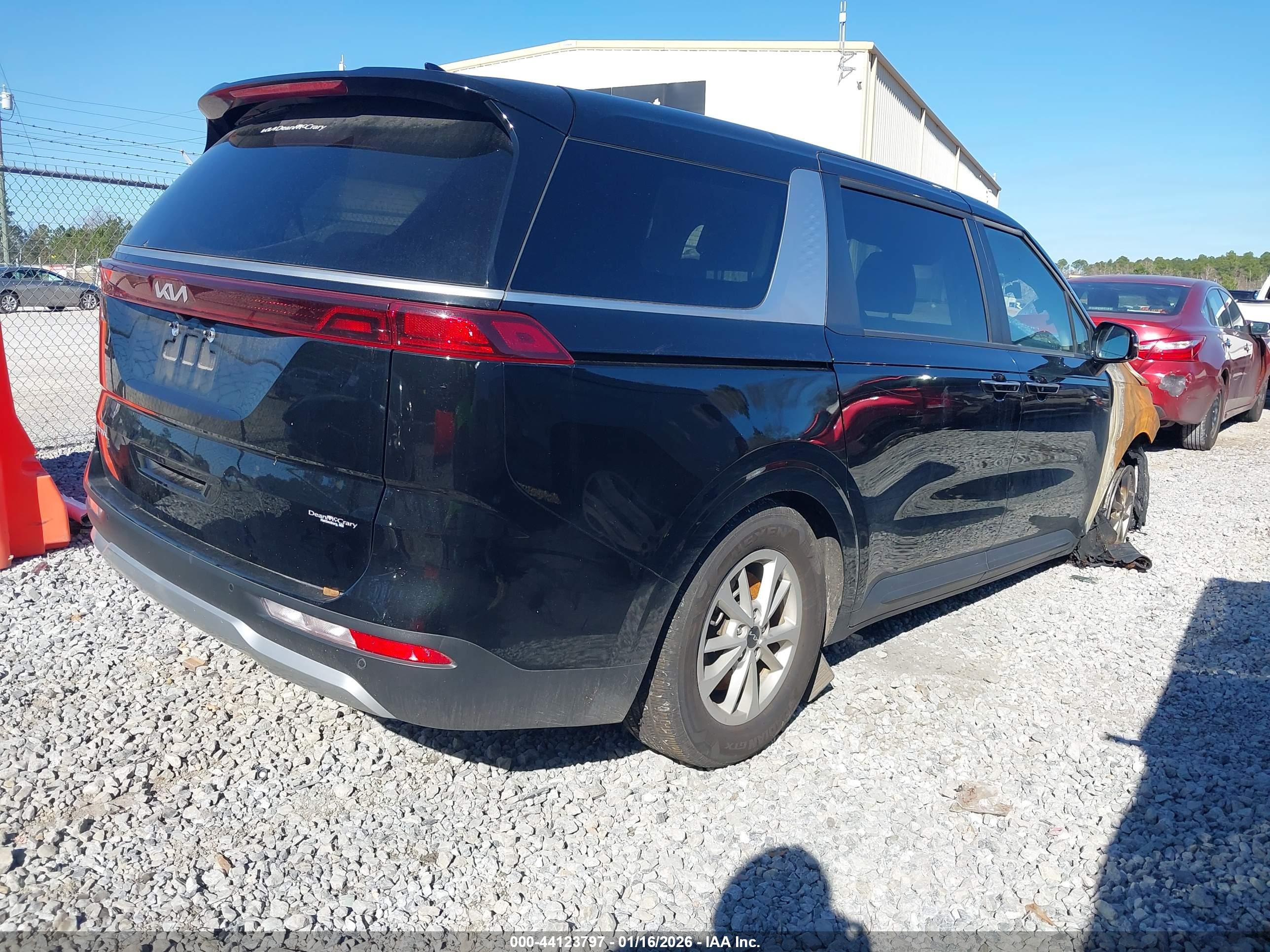 KIA CARNIVAL image 4