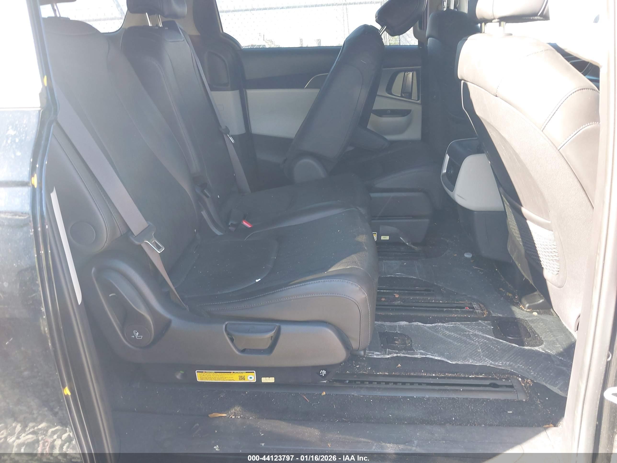 KIA CARNIVAL image 8