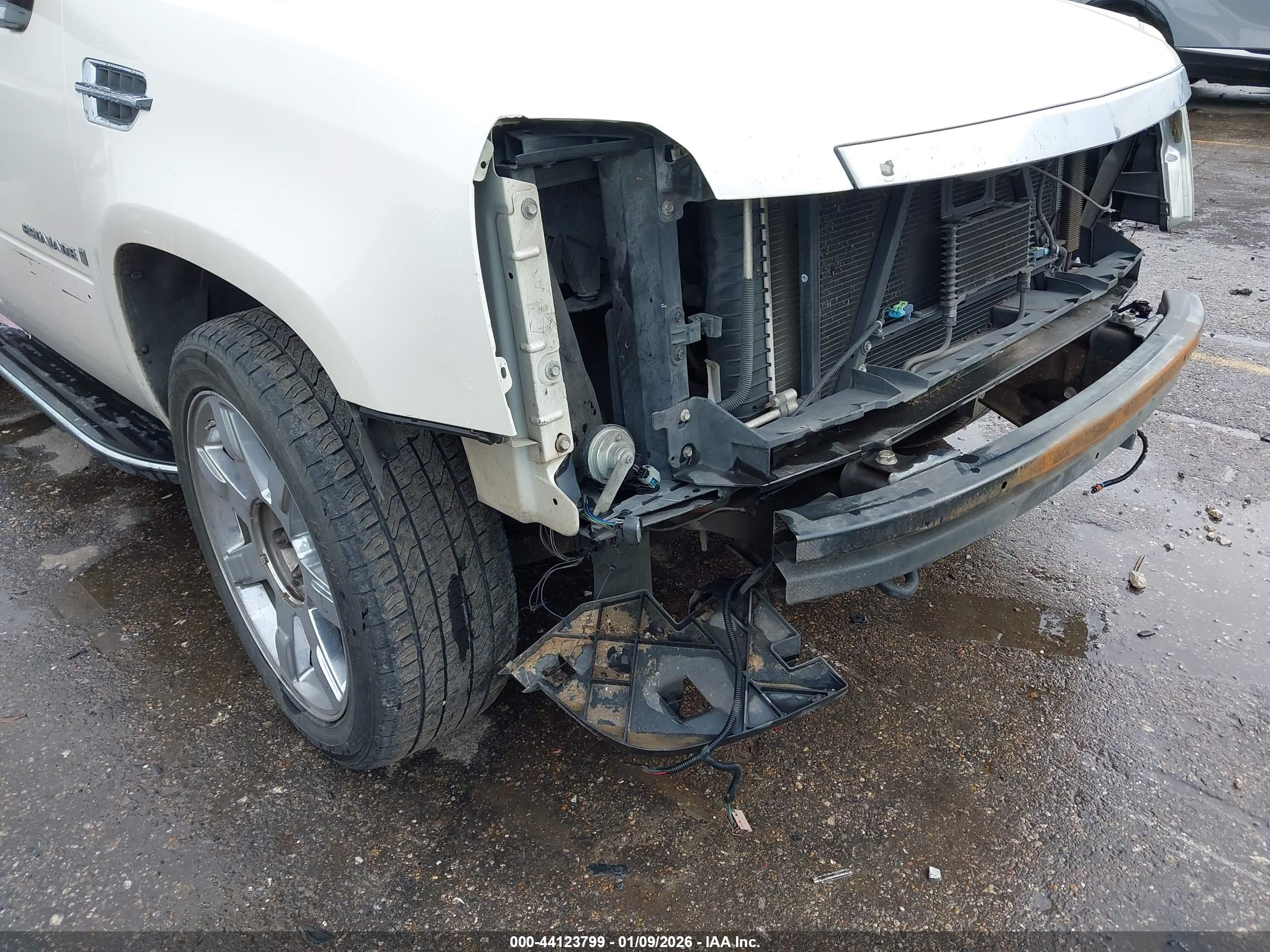 CADILLAC ESCALADE image 6