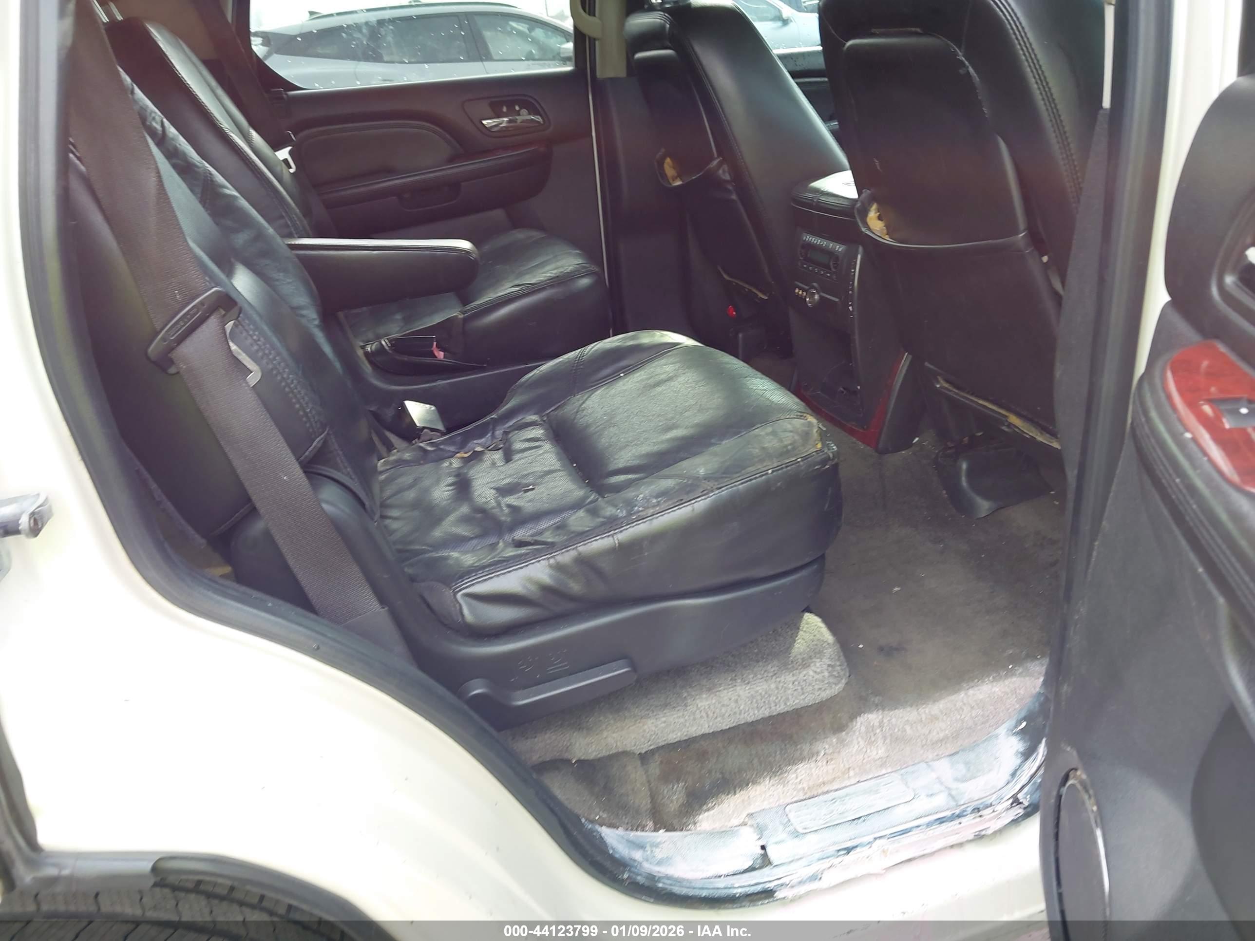 CADILLAC ESCALADE image 8