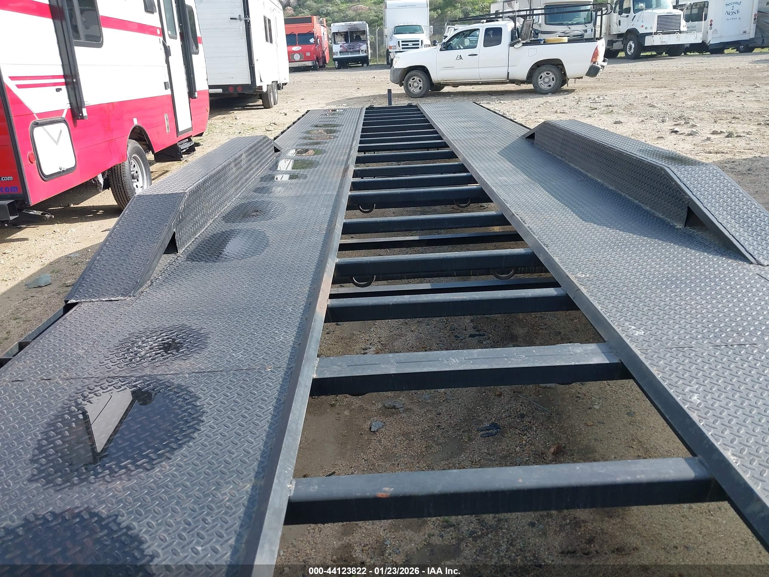 TRAILER SKY image 8