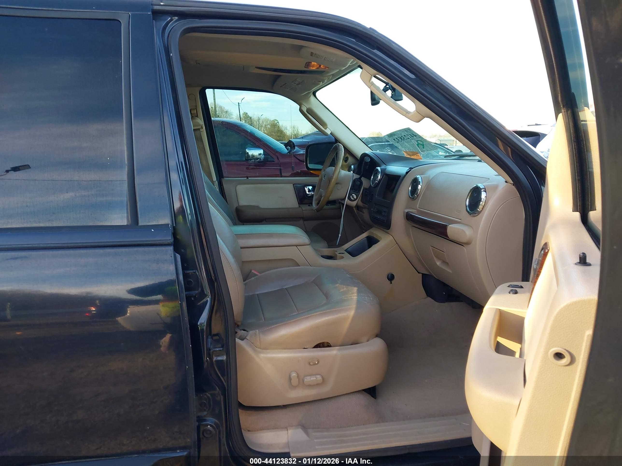 FORD EXPEDITION image 5
