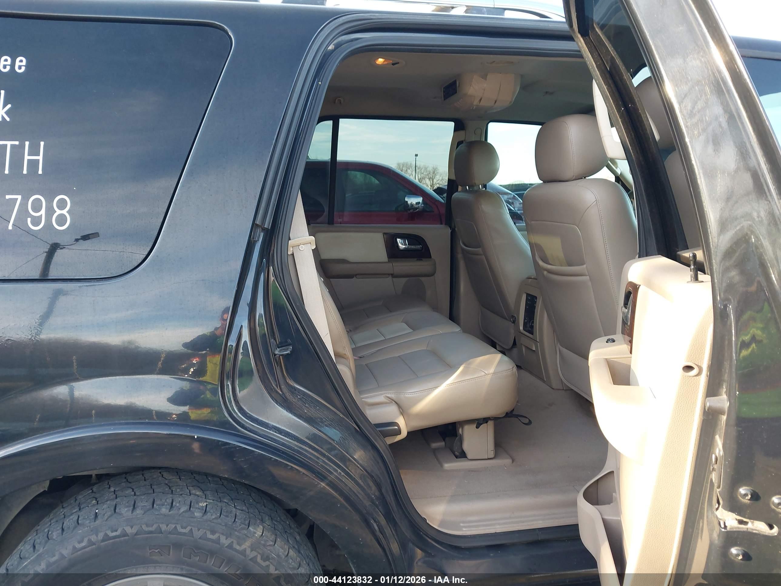 FORD EXPEDITION image 8