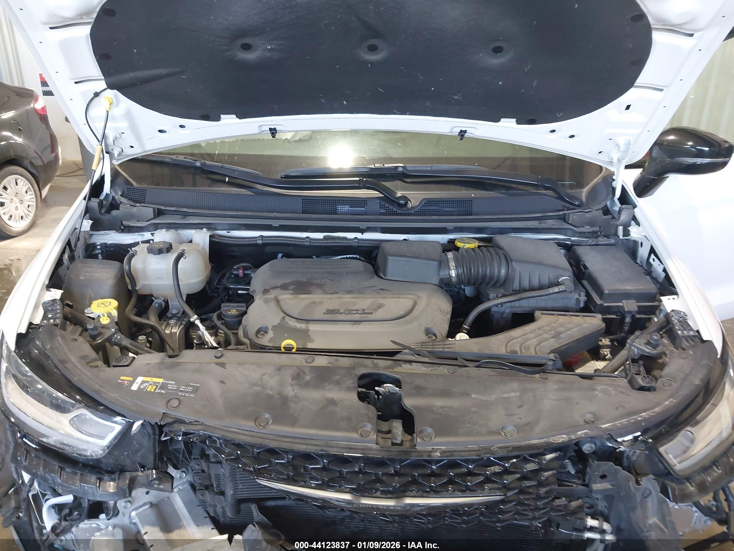 CHRYSLER PACIFICA image 10