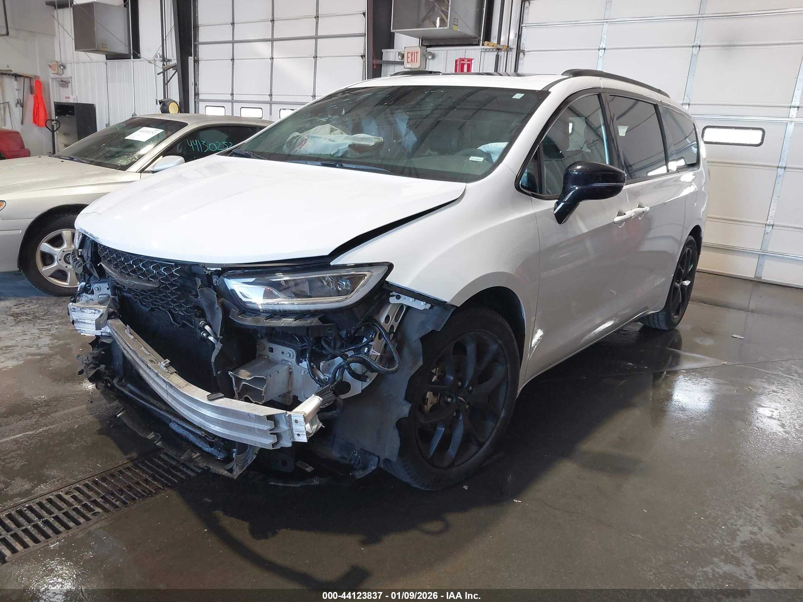CHRYSLER PACIFICA image 2