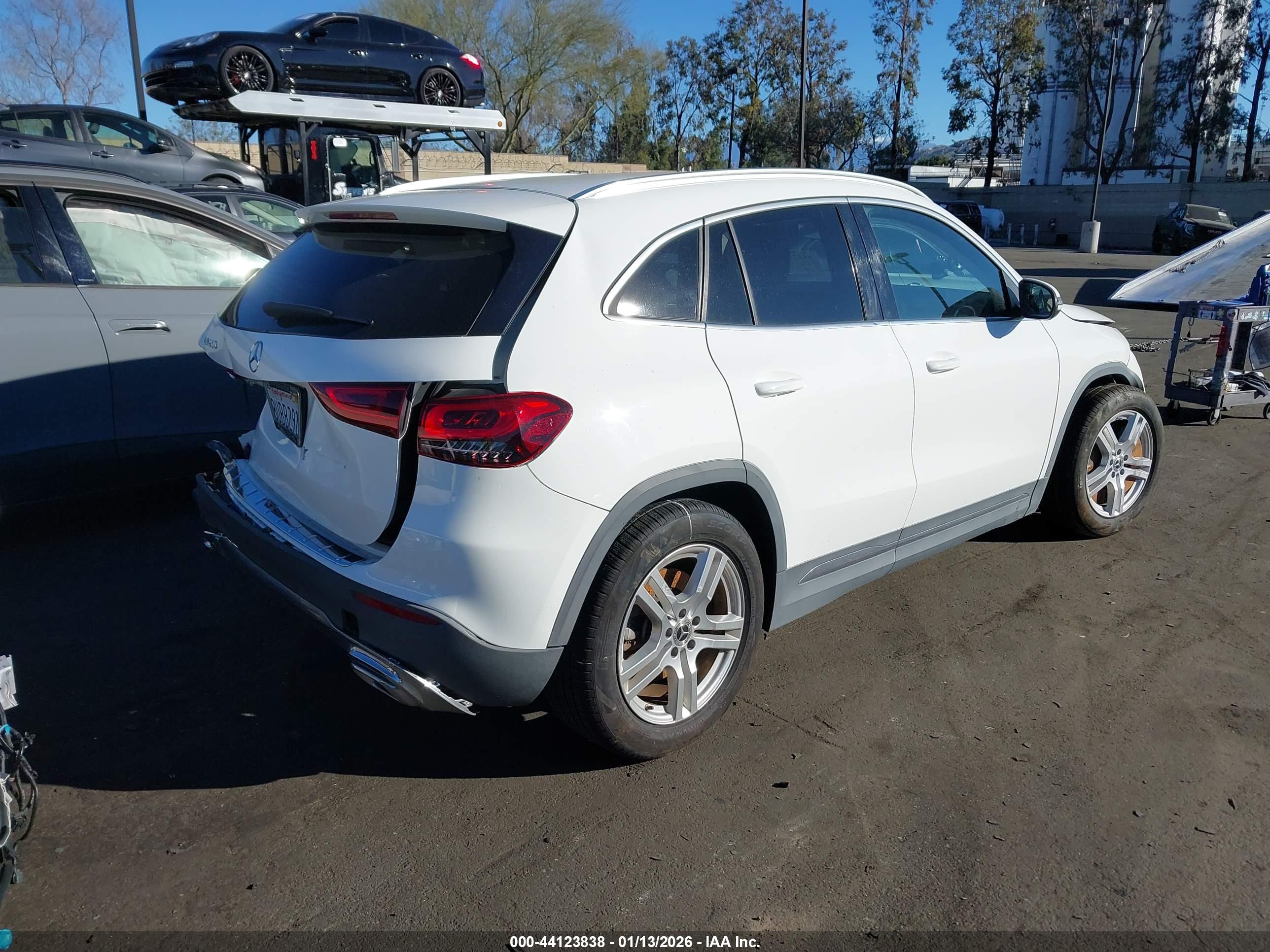 MERCEDES-BENZ GLA image 4
