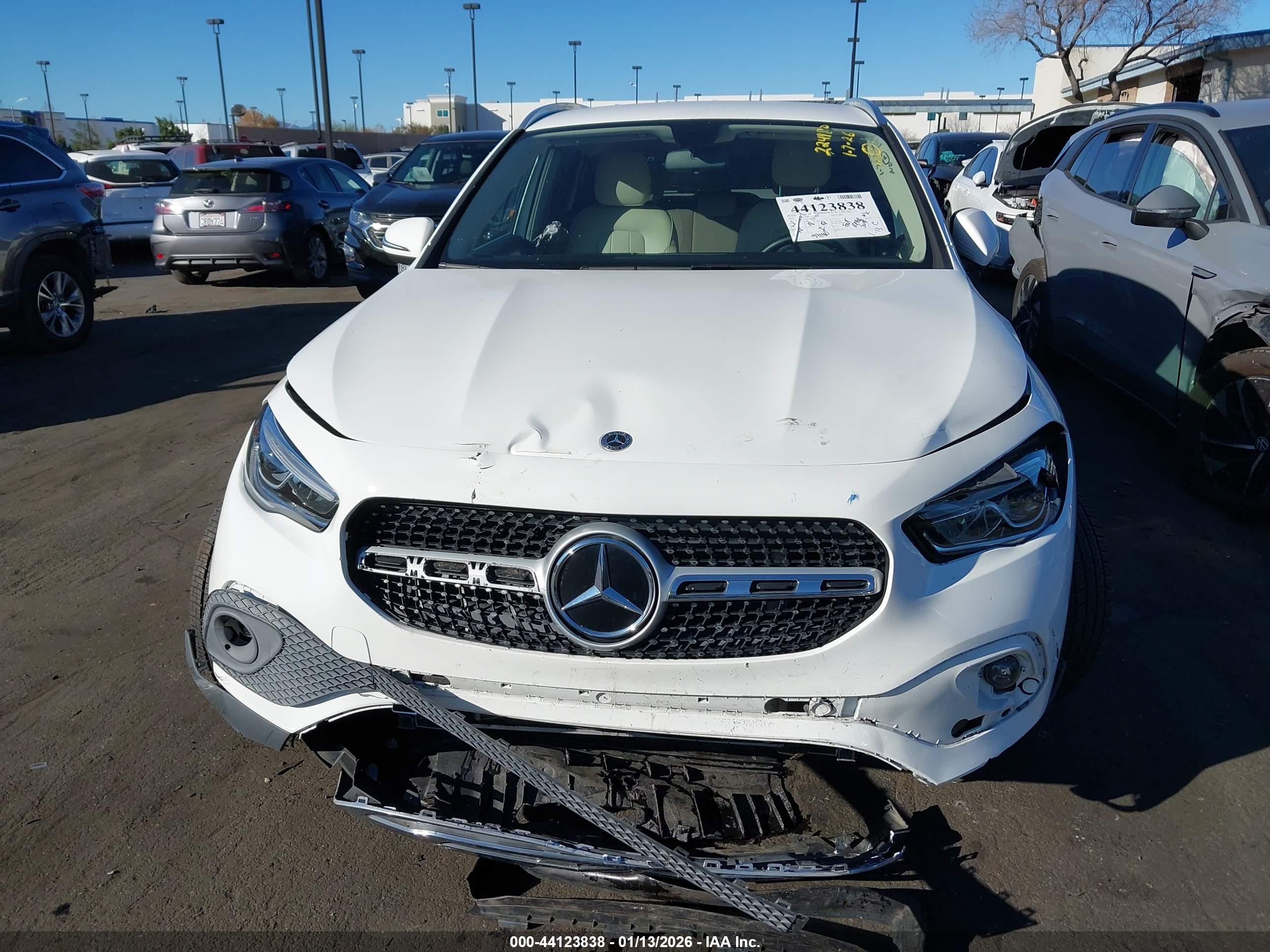 MERCEDES-BENZ GLA image 6