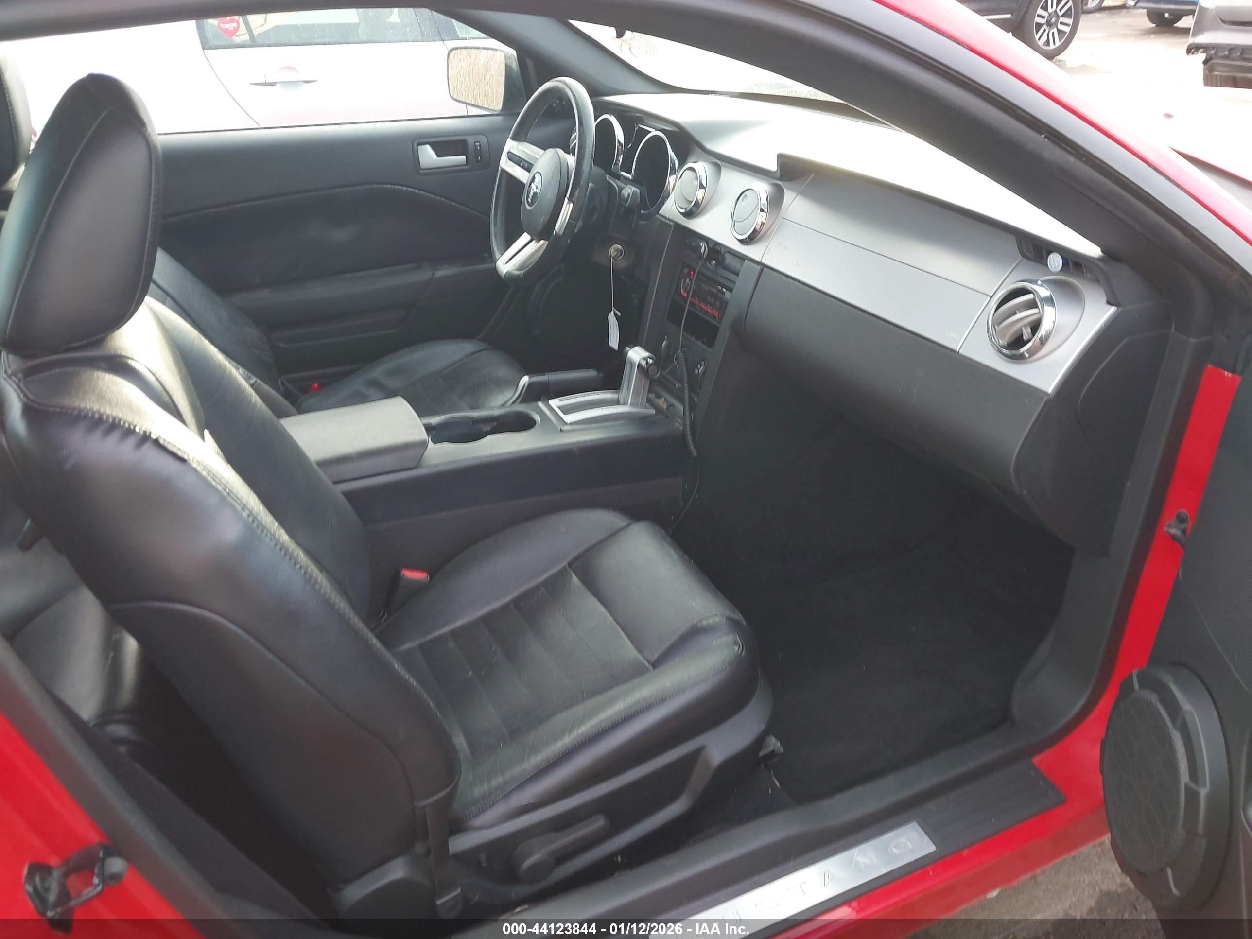FORD MUSTANG image 5