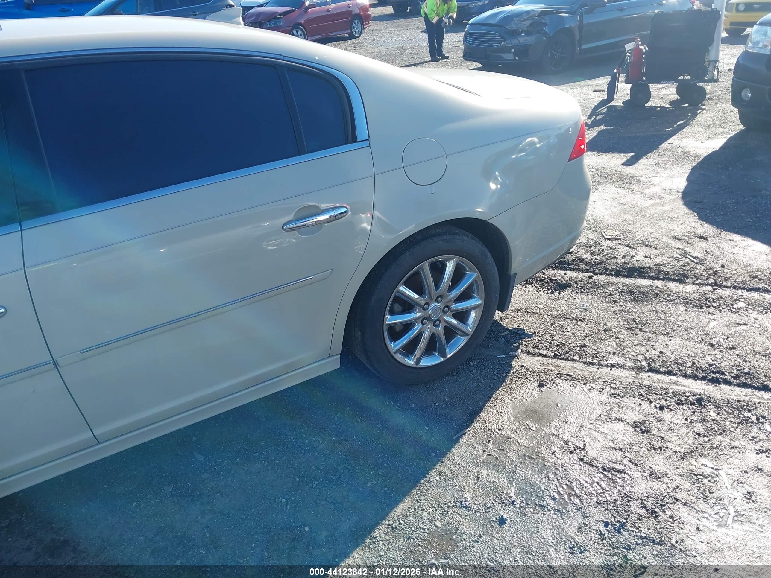 BUICK LUCERNE image 6