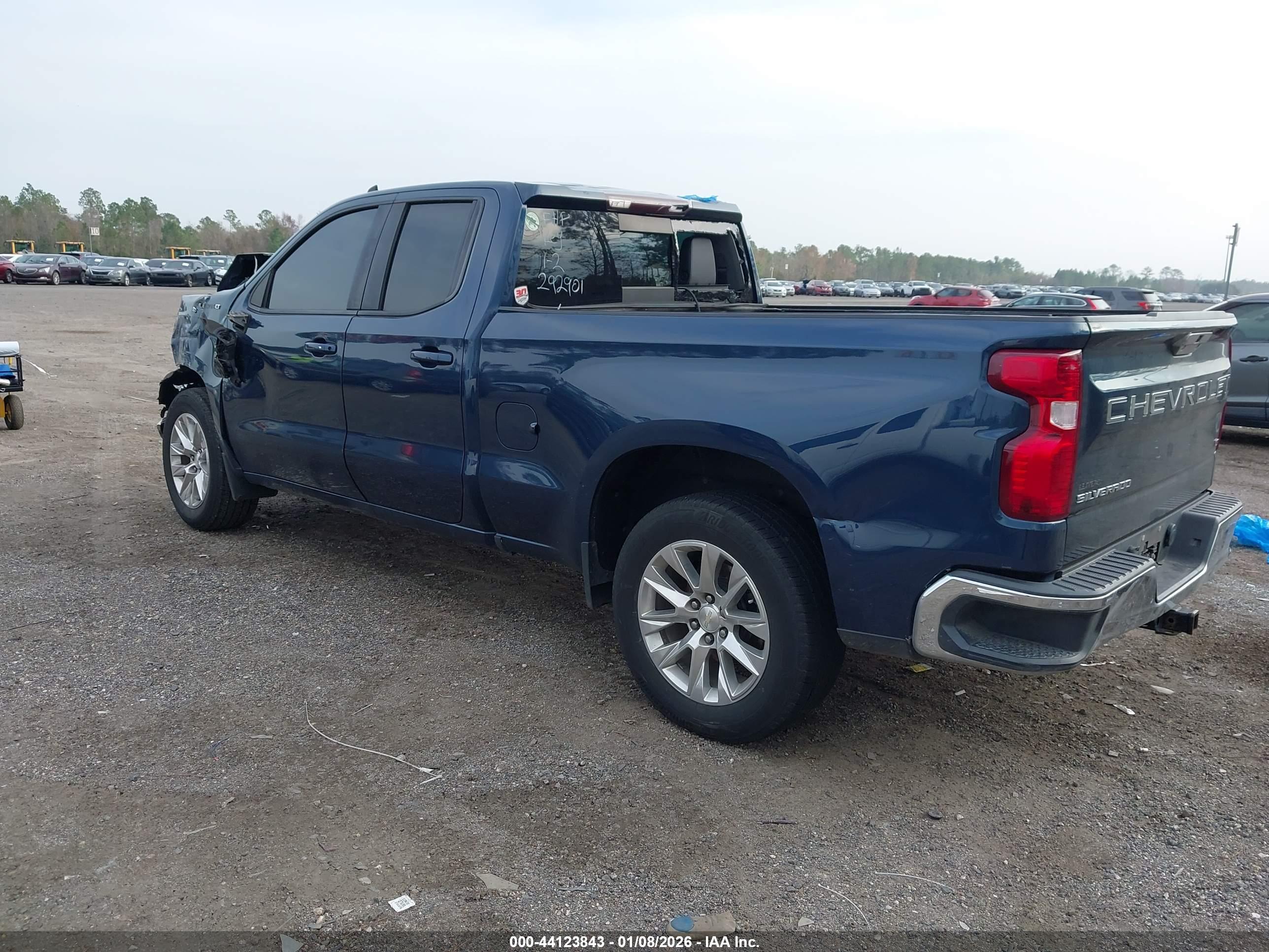 CHEVROLET SILVERADO image 3